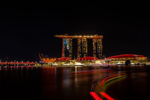 Free Stunning night view of the iconic Marina Bay Sands Resort in Singapore, beautifully illuminated. Stock Photo