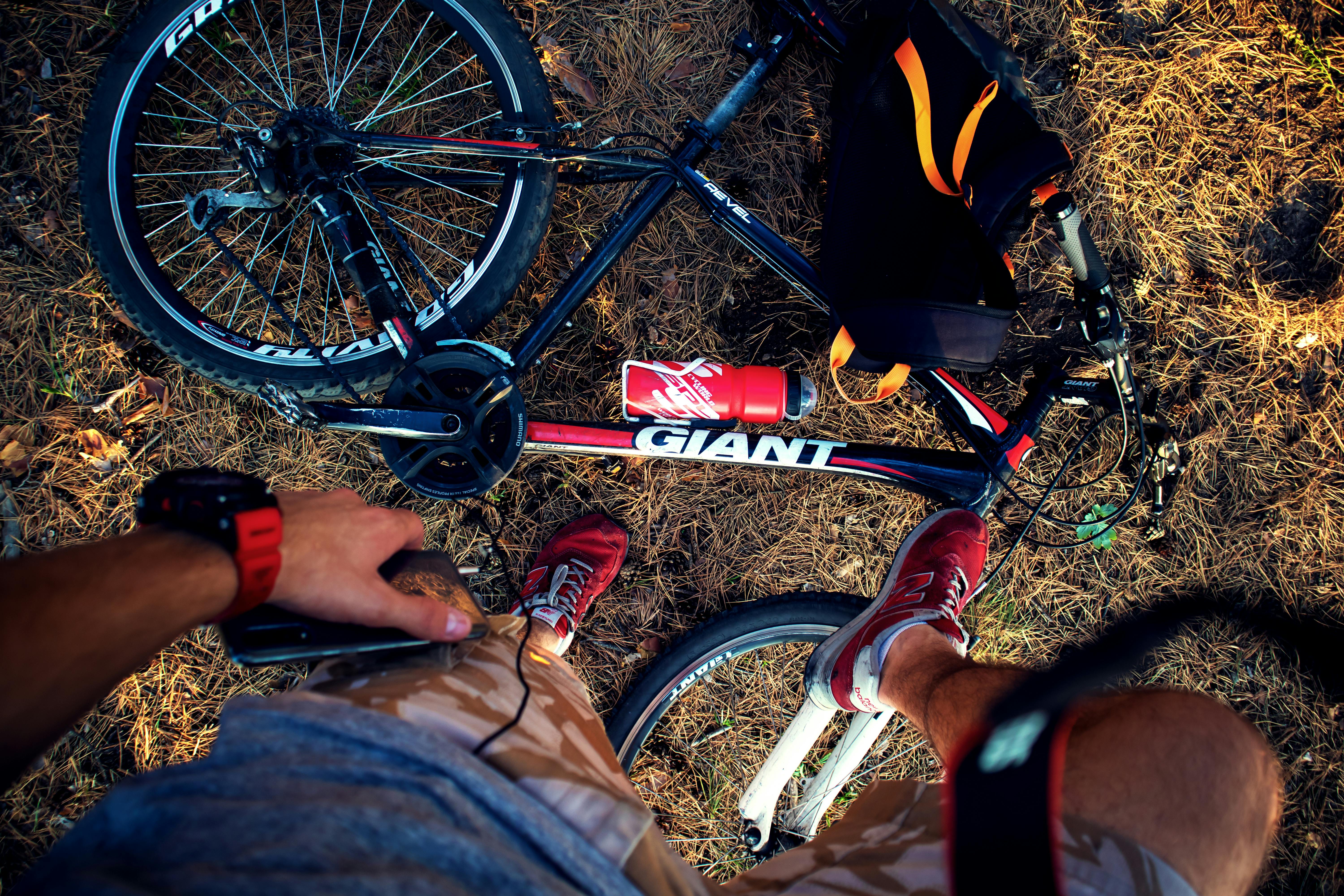 Red and Black Giant Mountain Bike \u00b7 Free Stock Photo