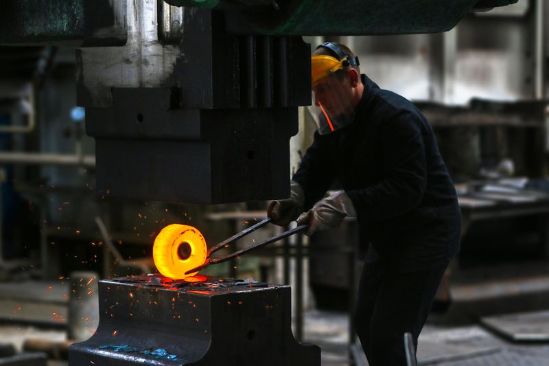 Forging press shaping hot steel