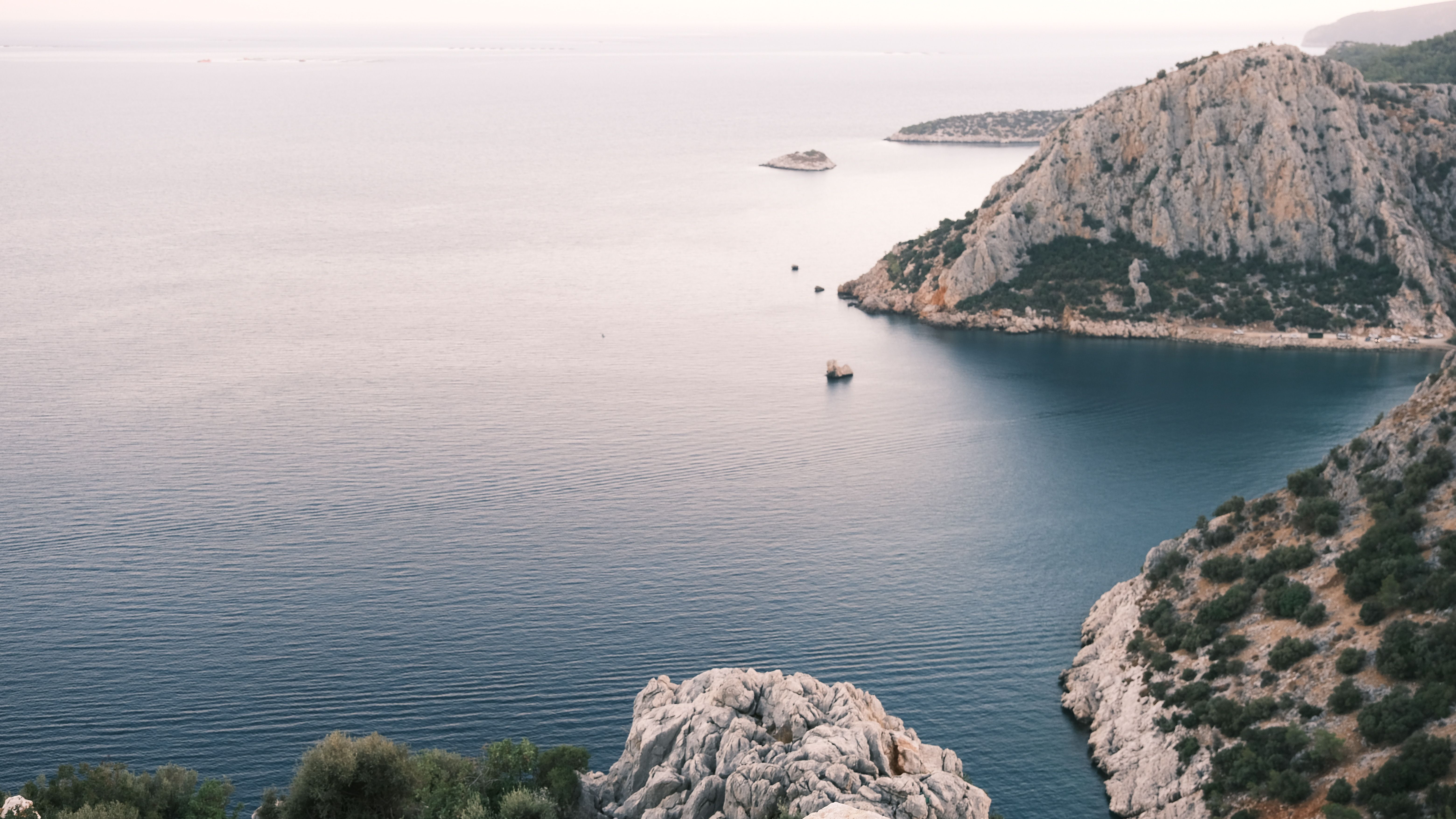 Serene Coastal Landscape with Rocky Cliffs · Free Stock Photo