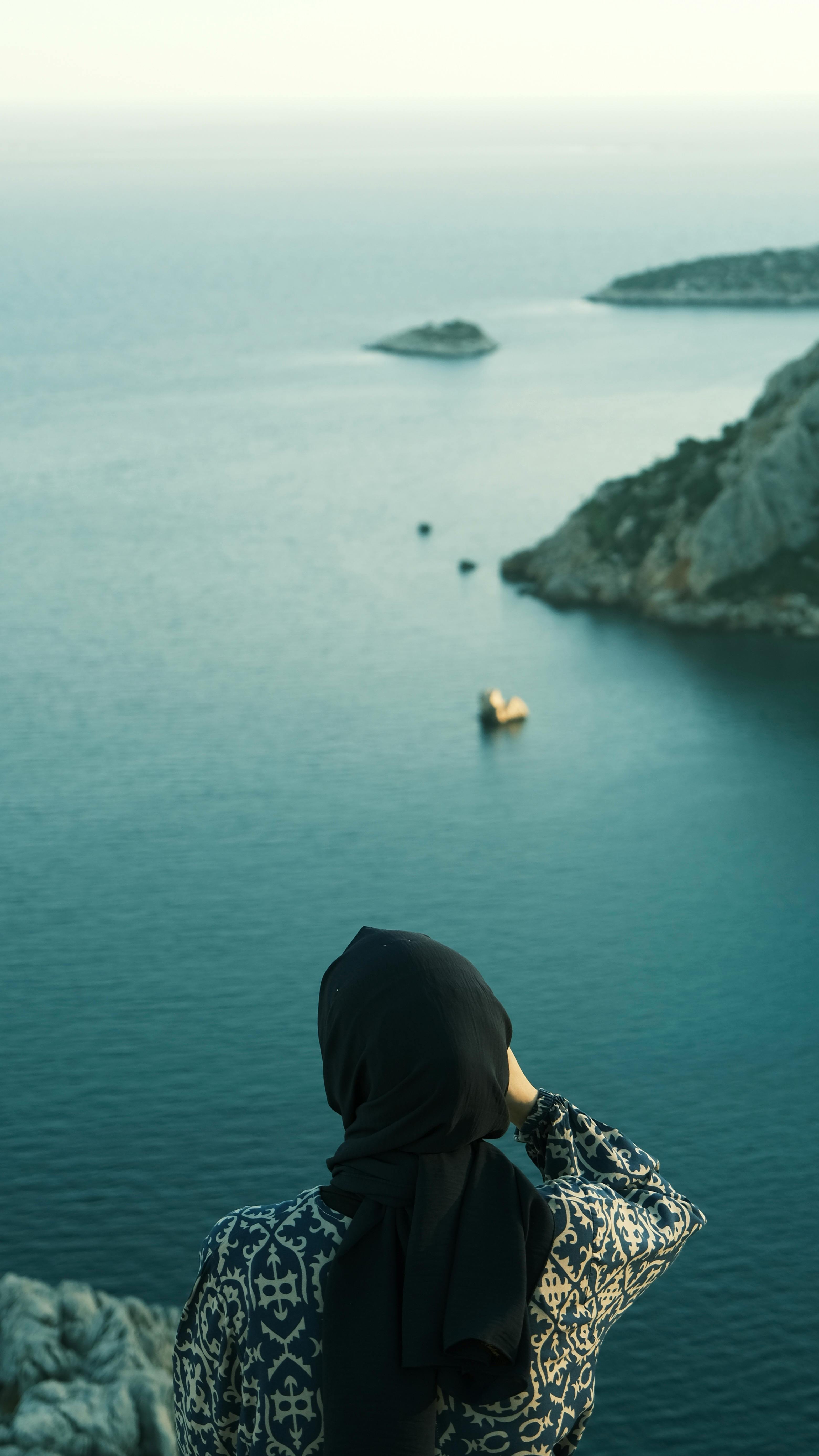 Solo traveler exploring scenic mountains