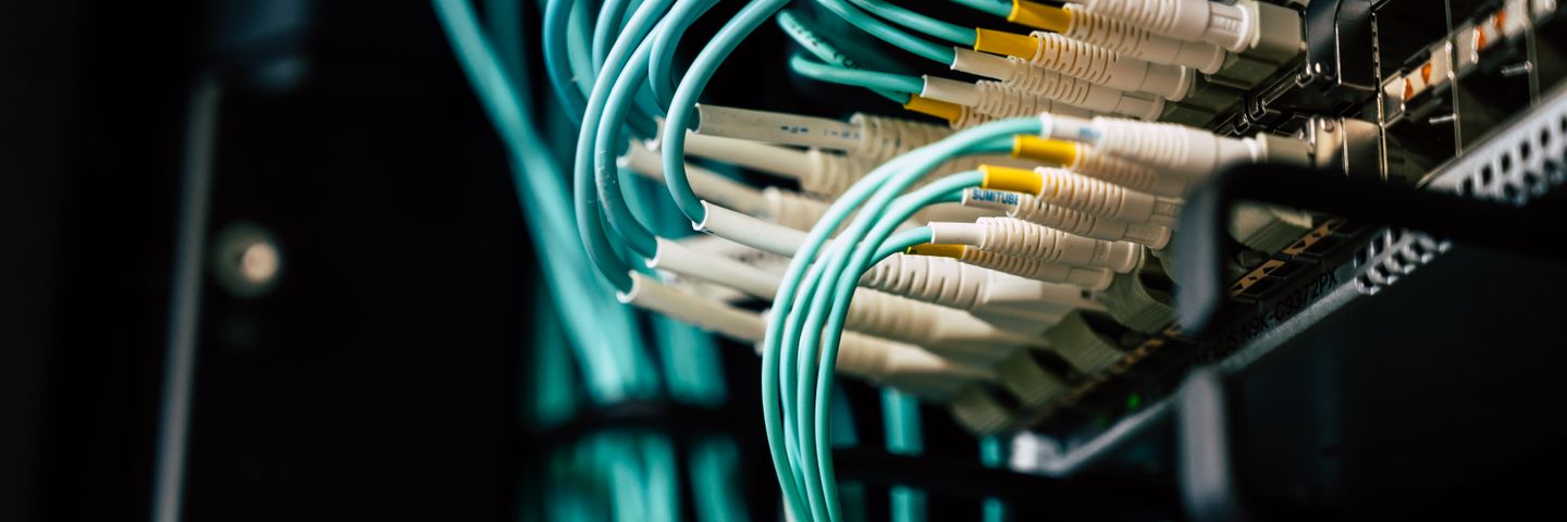 データセンターのサーバー設備のイメージ写真