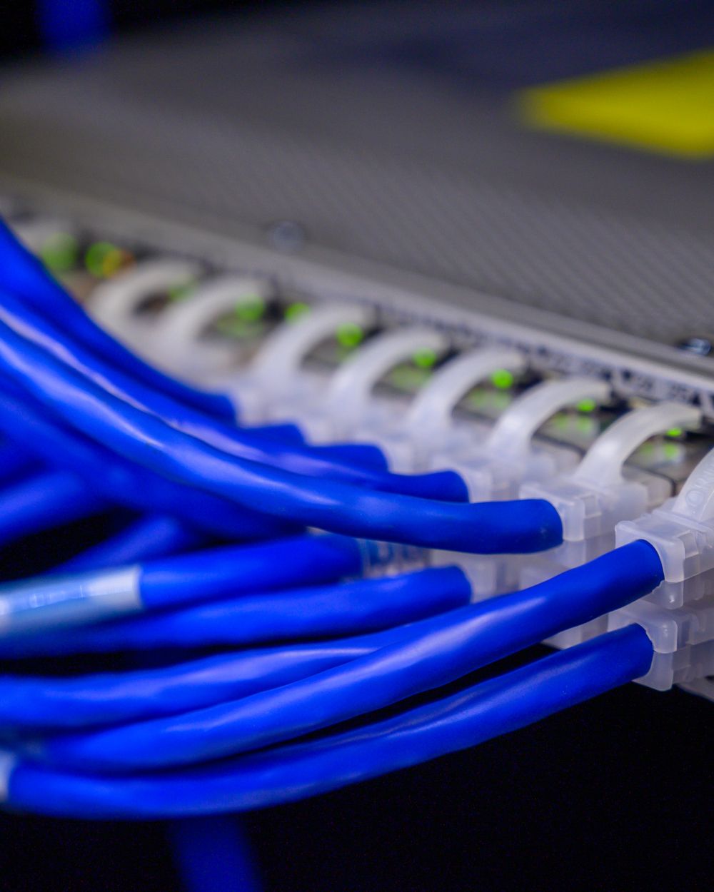 Network cabling in a structured patch panel