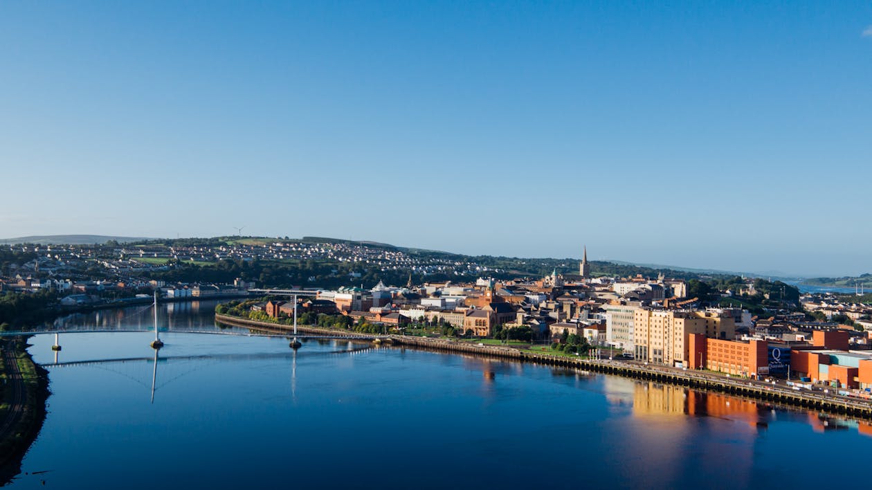 Kostnadsfri bild av arkitektur, bro, byggnader