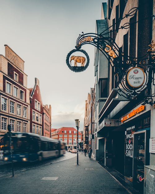 Základová fotografie zdarma na téma architektura, auta, autobus