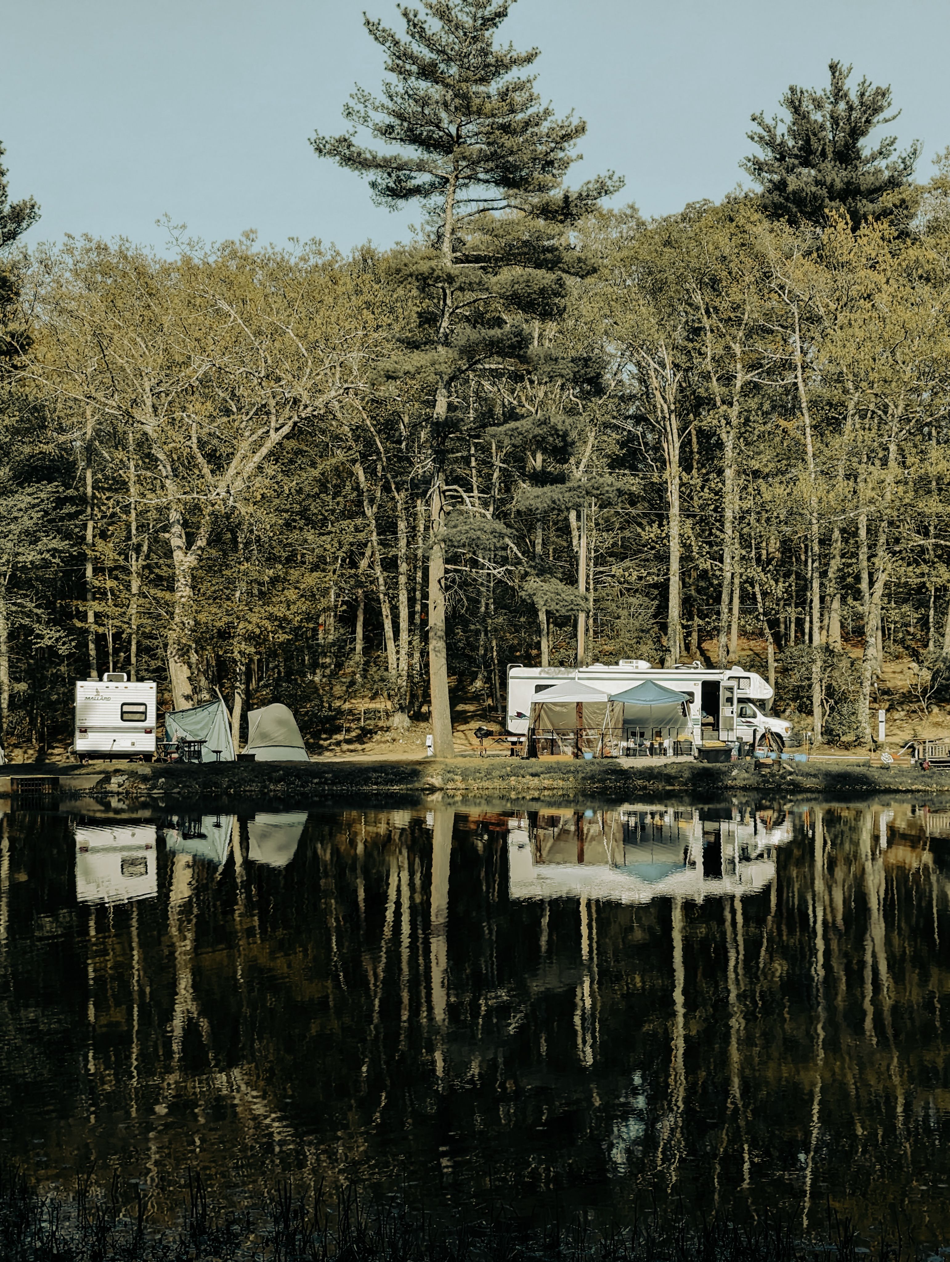 Scenic Lakeside Camping with RV and Tent · Free Stock Photo