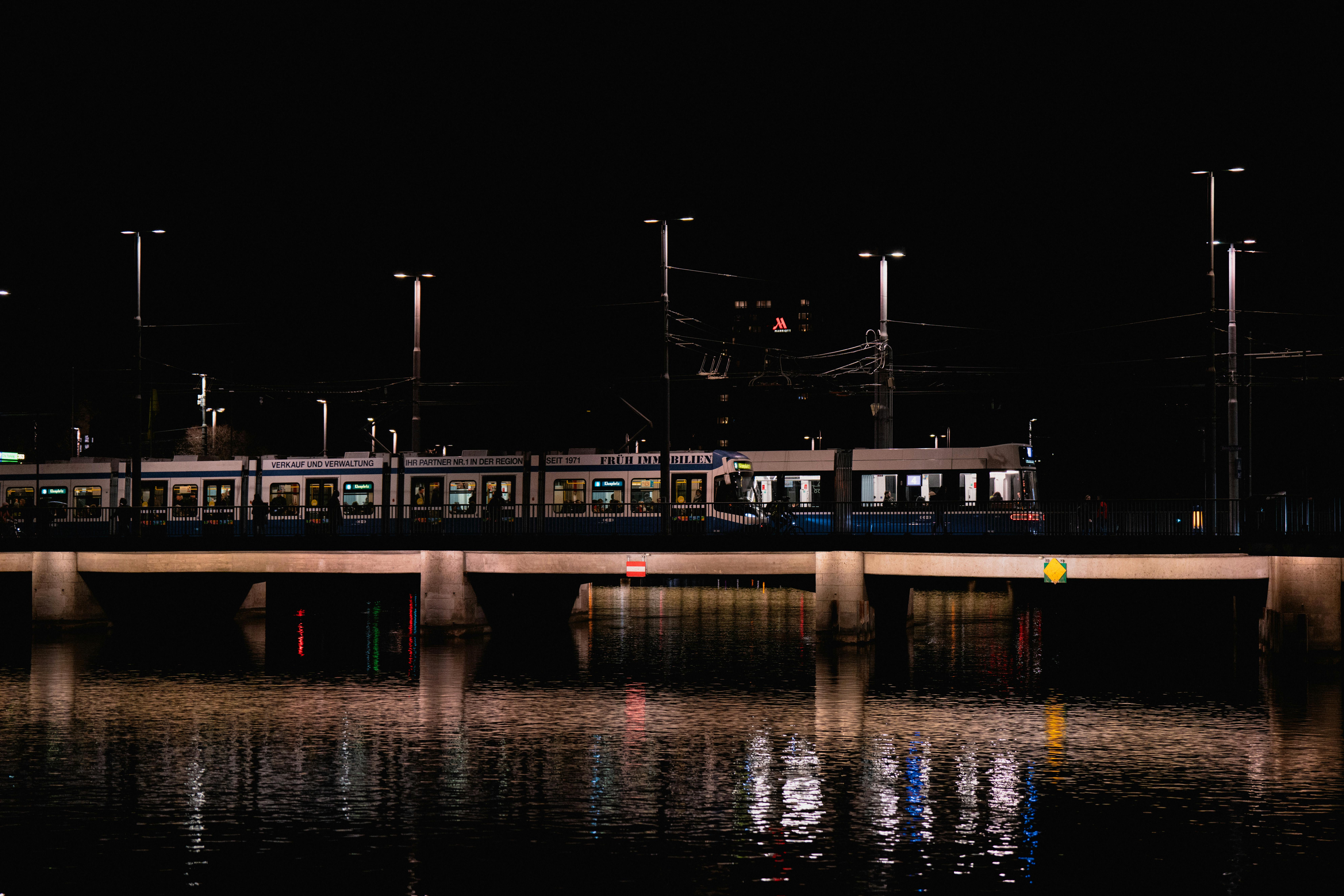 Electric Microliner Makes Pitch To Be a Travel Disruptor — Photo by Sergio Zhukov on Pexels