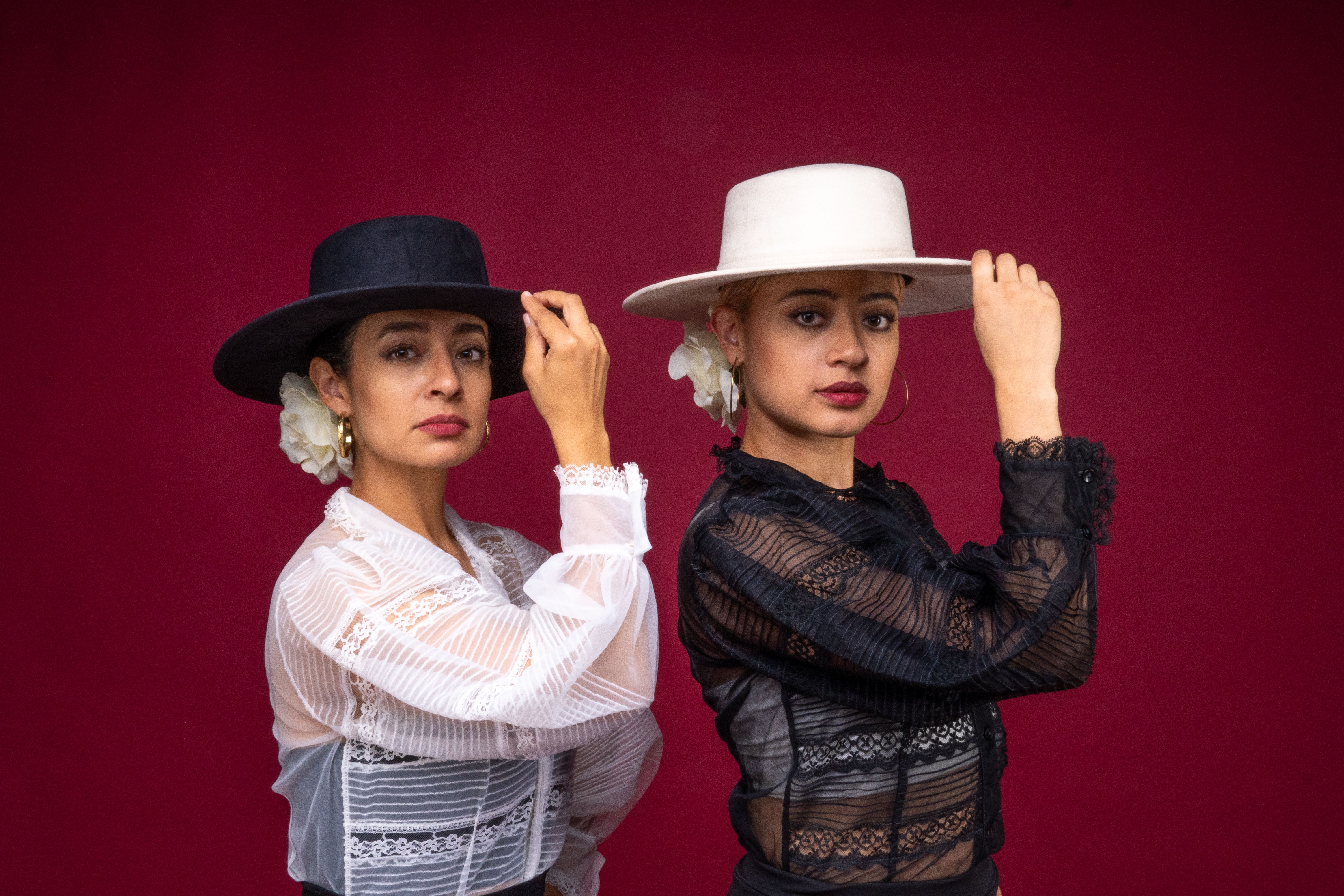 grátis Dançarinos Elegantes De Flamenco Em Trajes Tradicionais Foto profissional