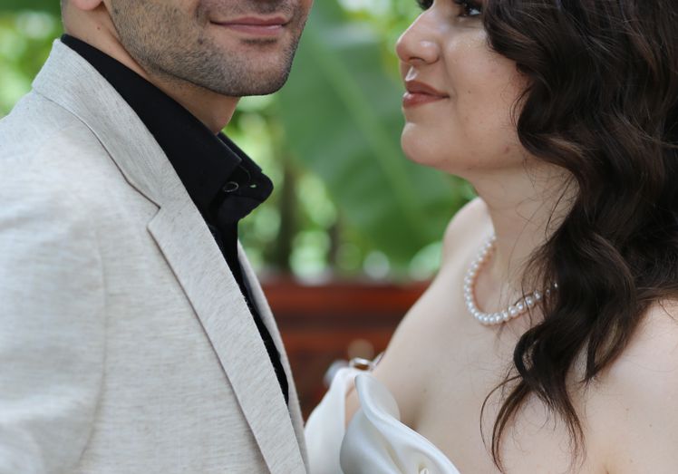 Online dating: starting a conversation on a niche platform
