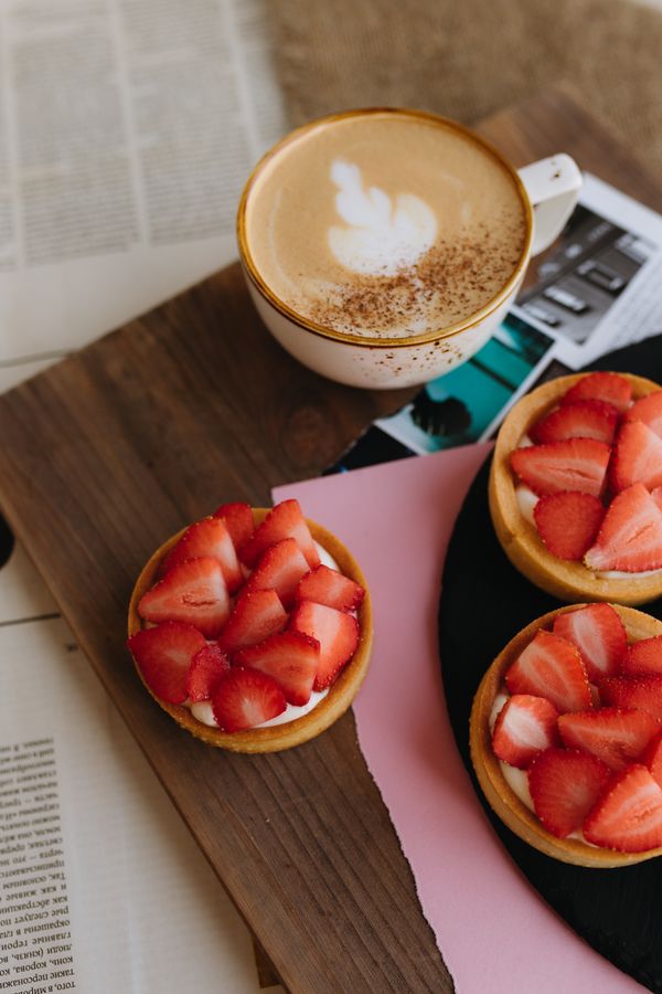 Tarte de saison finie présentée en vitrine à Agen