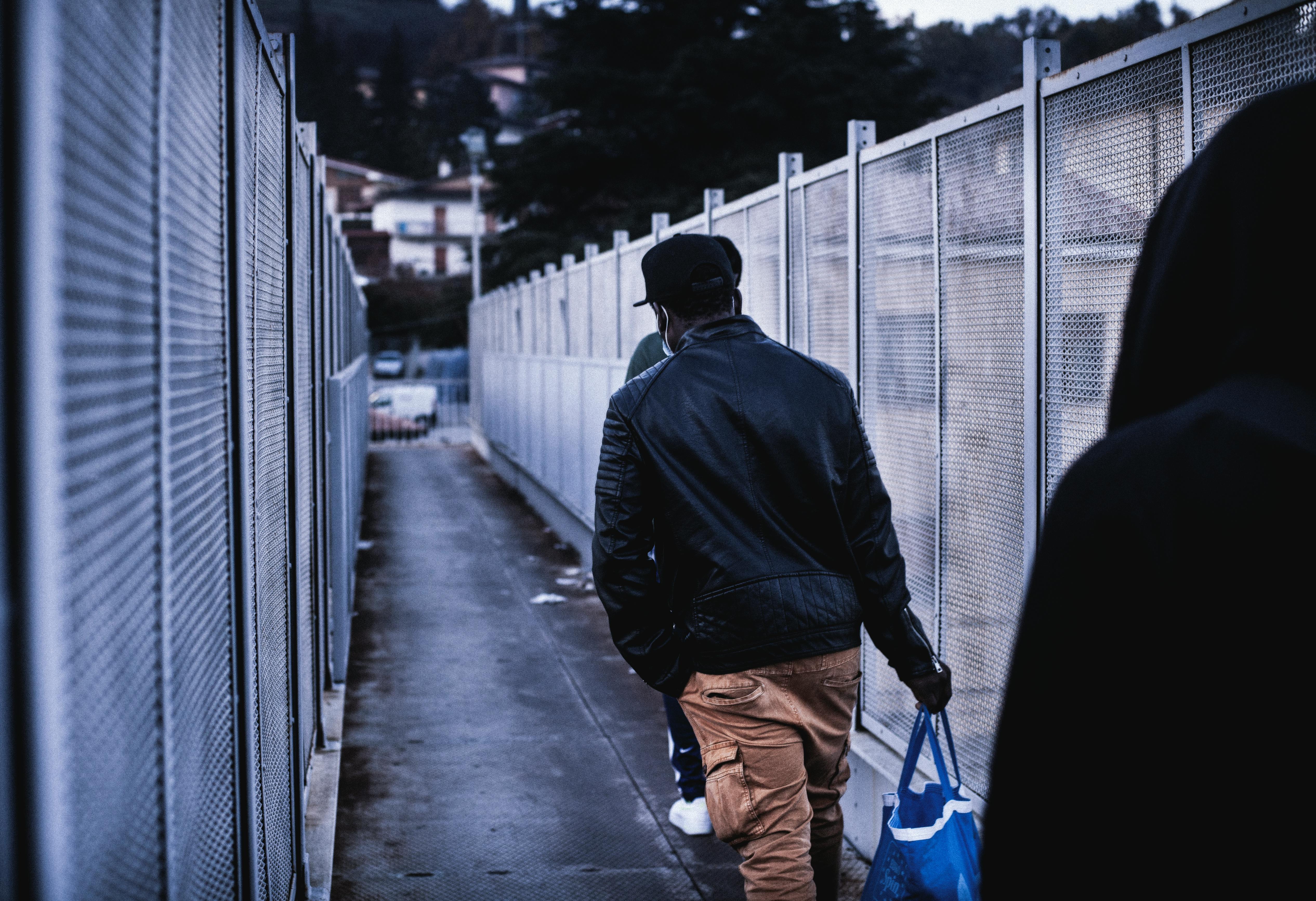 Minori migranti non accompagnati: il rimpatrio non passa più dal giudice, ma dal prefetto