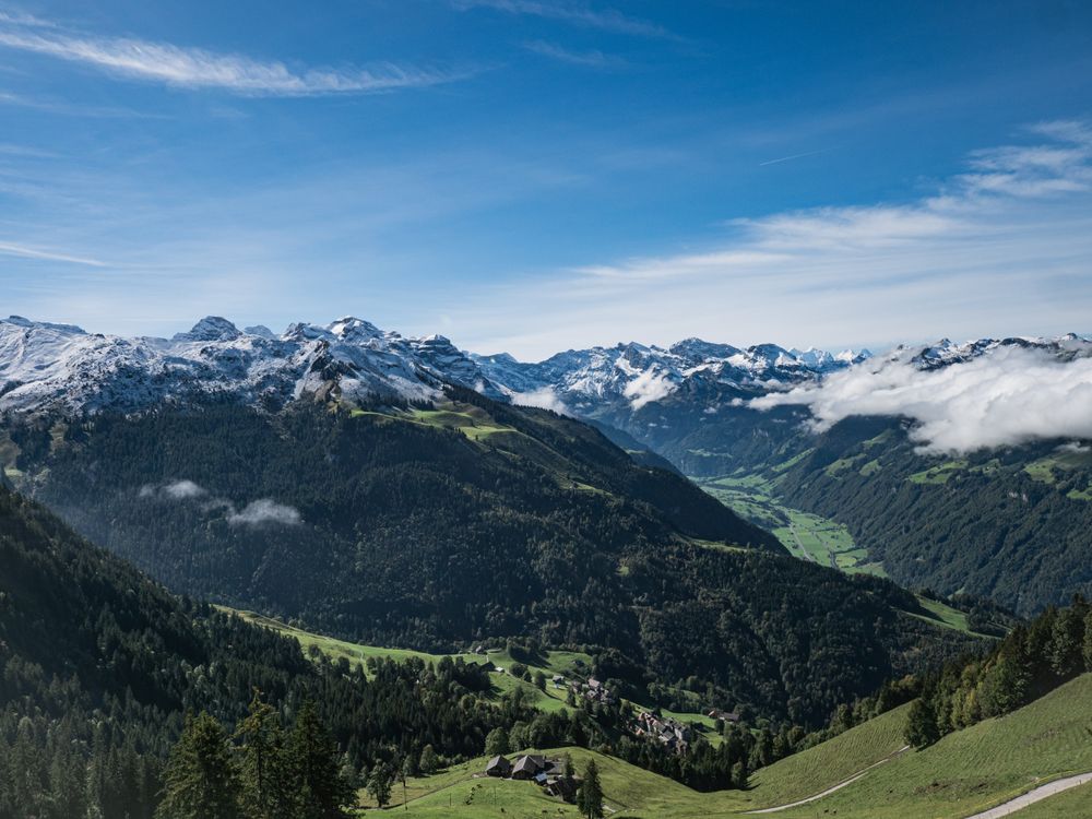 Stunning Alpine Landscape with Snowy Mountains · Free Stock Photo