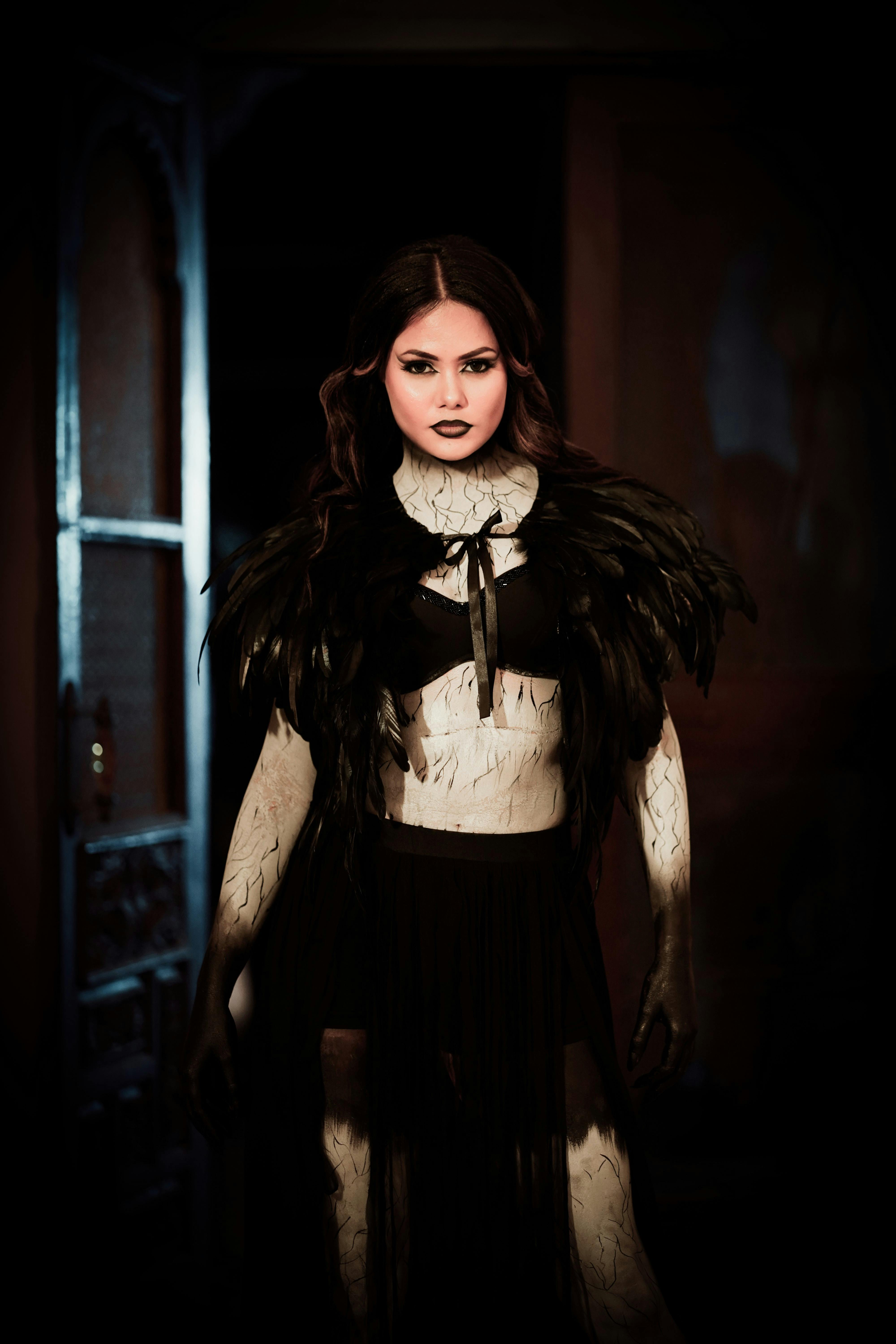 Miễn phí Người Phụ Nữ Gothic Huyền Bí Trong Trang Phục Tối Màu Ảnh lưu trữ