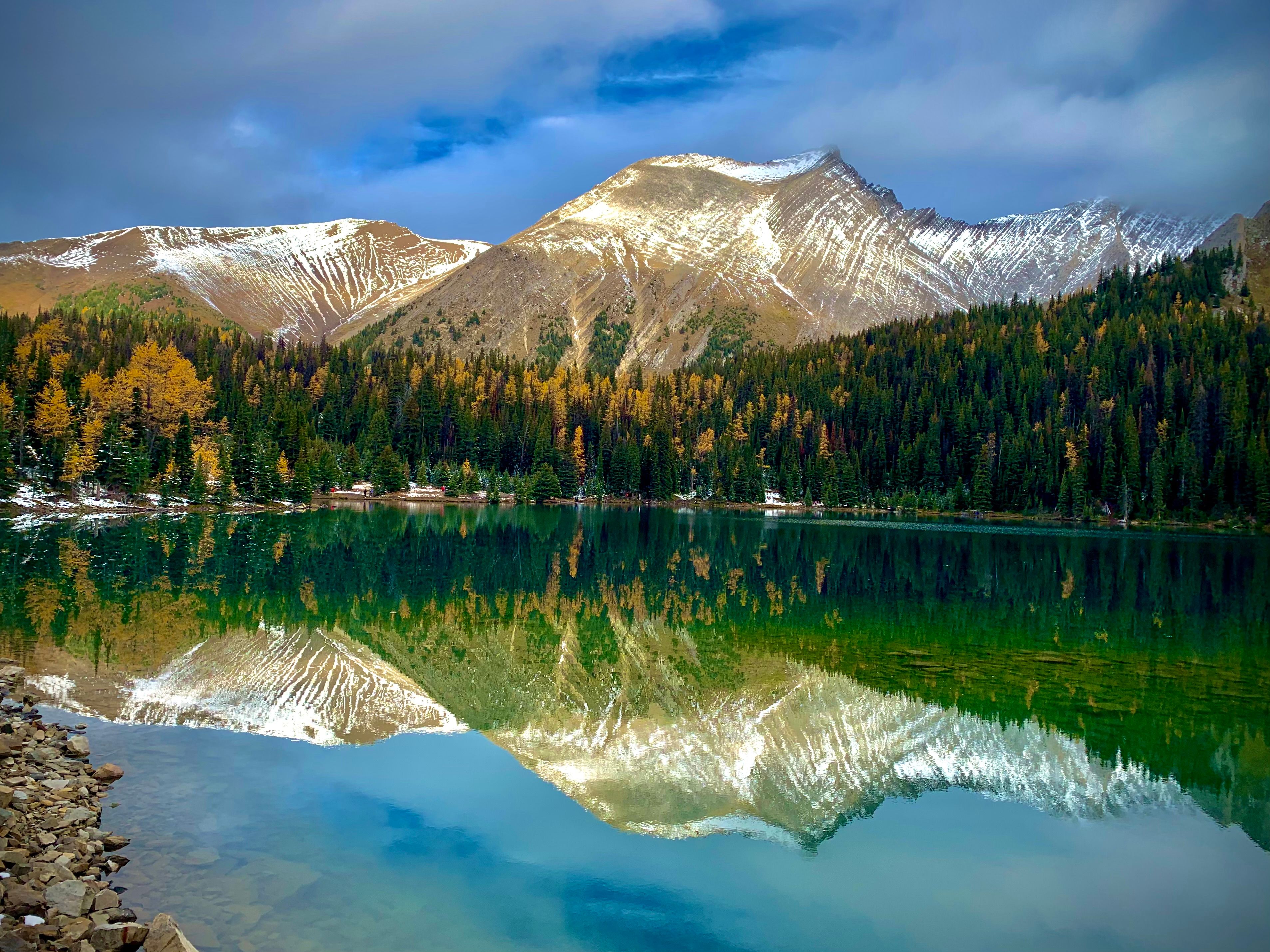 Stunning Alpine Landscape Reflection on Lake · Free Stock Photo