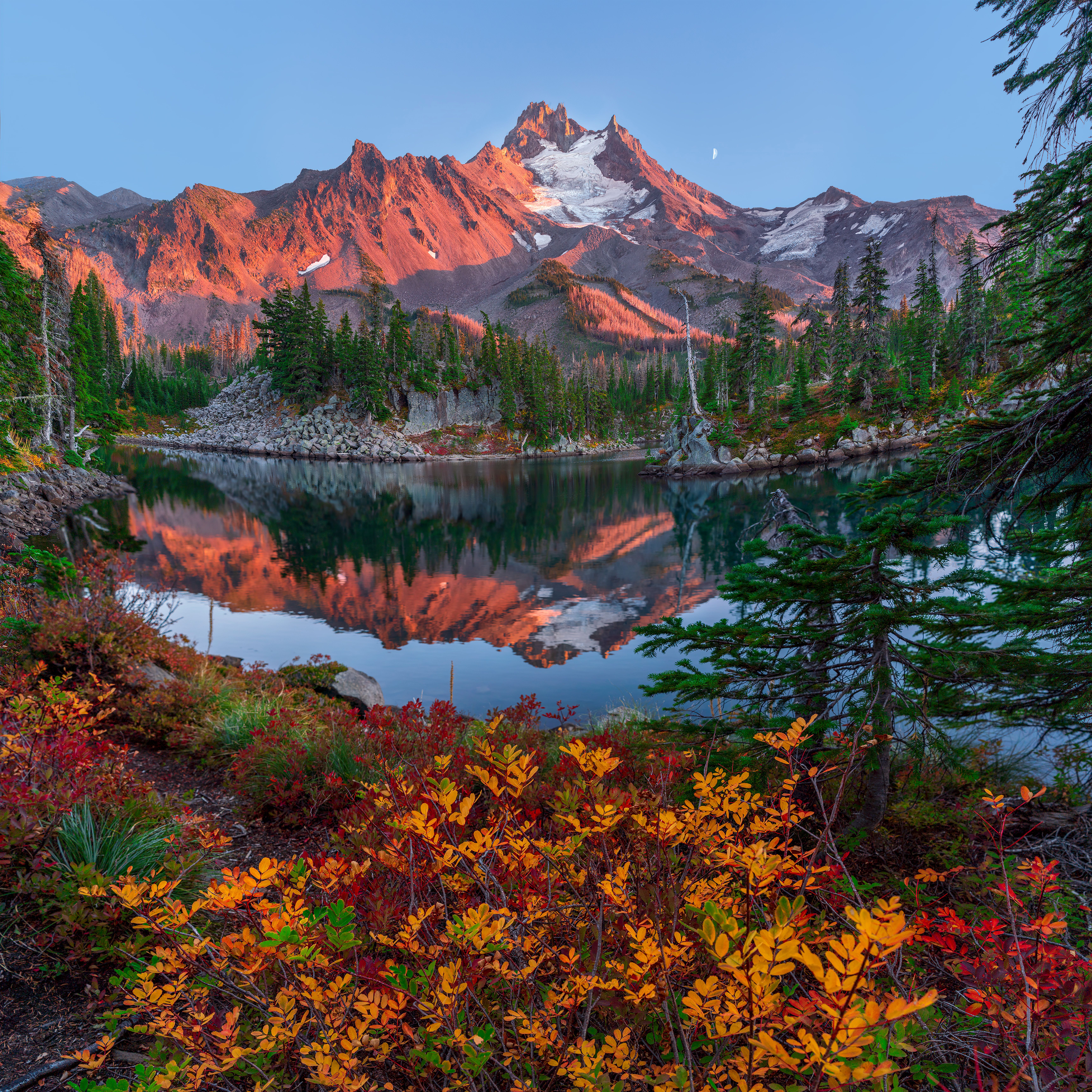 Autumn Reflection at Mountain Lake in Sunset · Free Stock Photo
