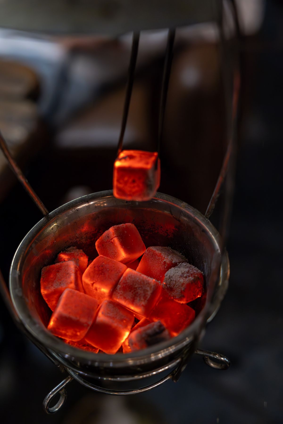 Glühende Kokosnusskohle-Würfel für Shisha