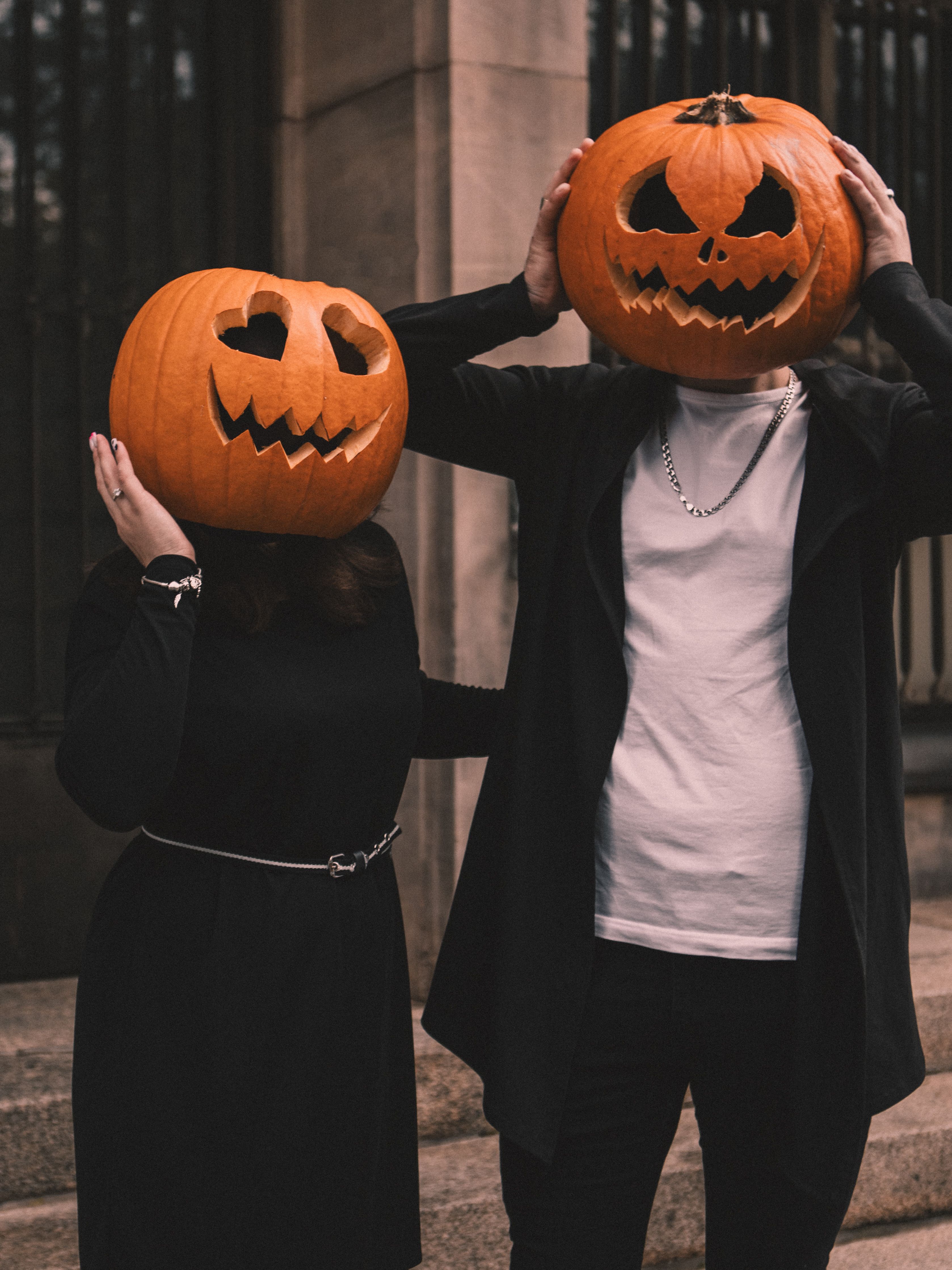 Disfraz De Calabaza Para Mujer – Set De 4 Piezas Con Poncho Que Brilla En La Oscuridad, Diadema, Medias Rayadas Y Bolsa De Truco O Trato – Perfecto Para Halloween Y Fiestas De Disfraces