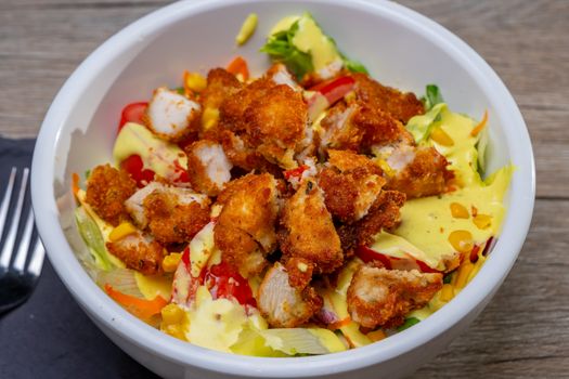 Bol de Poulet et de Quinoa avec Patates Douces Rôties