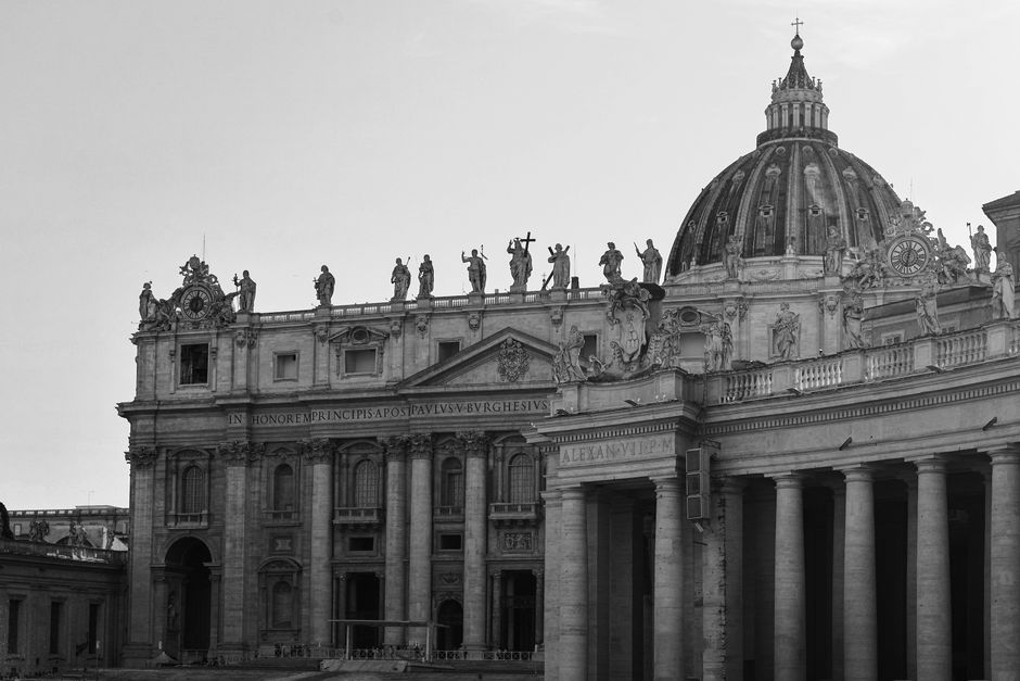 Black and white photo of the majestic Saint Peter's Basilica in Vatican City, Rome.