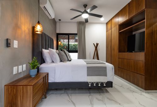 Free Stylish bedroom with elegant decor, showcasing minimalist trends and earthy tones. Stock Photo