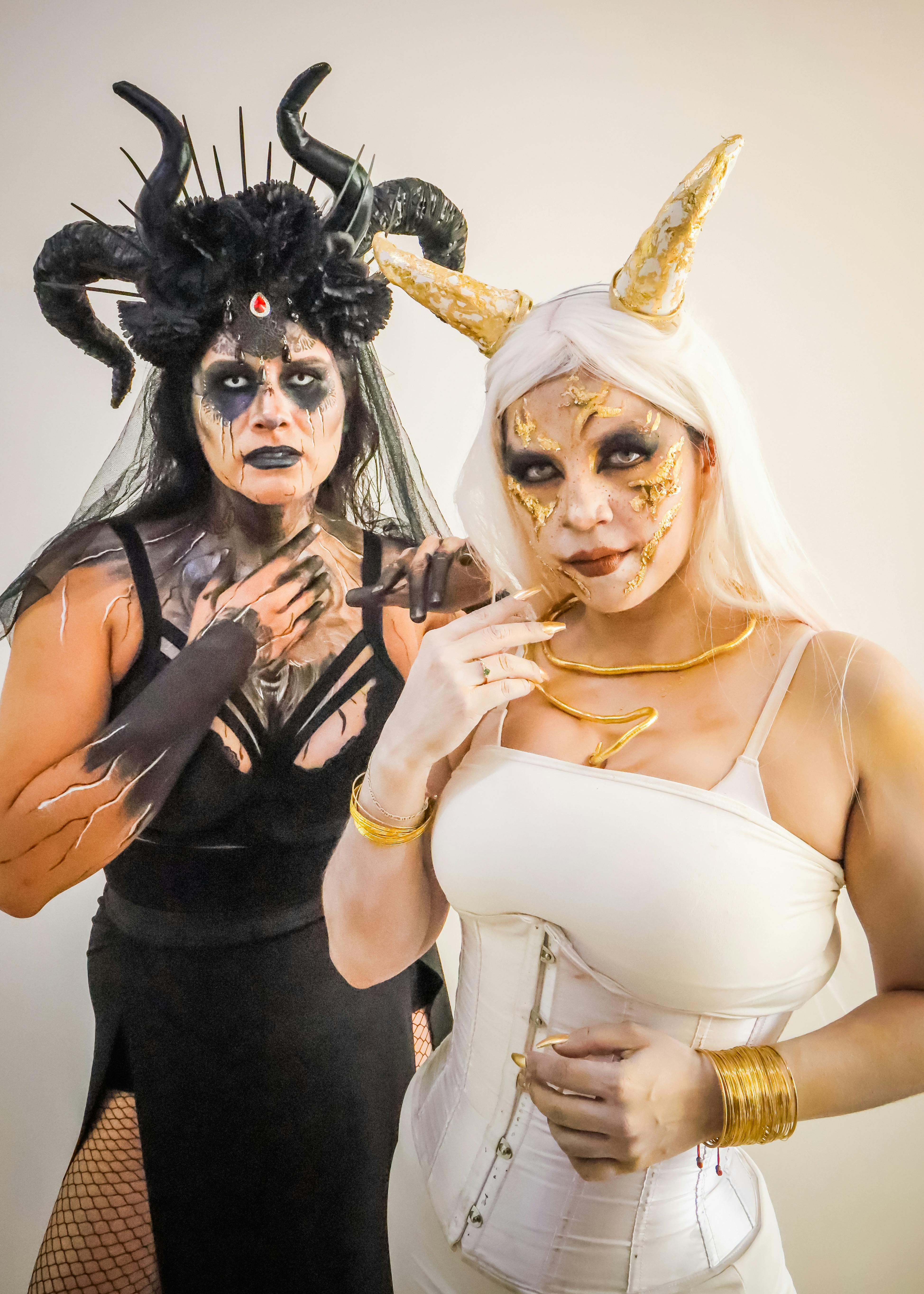 Gratuit Portrait Créatif De Deux Femmes En Costume D'halloween Photos