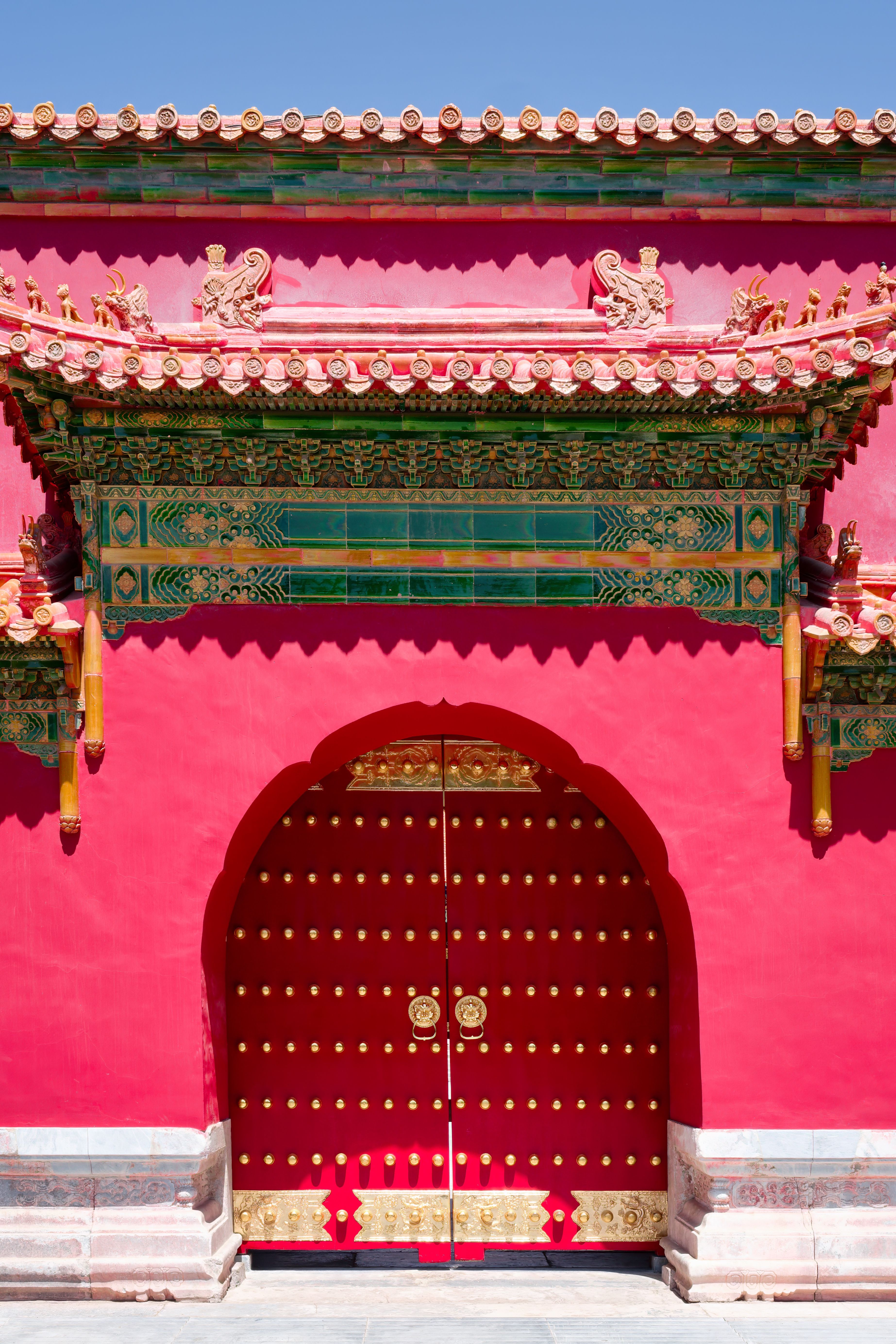 Vibrant Traditional Chinese Architectural Gate · Free Stock Photo