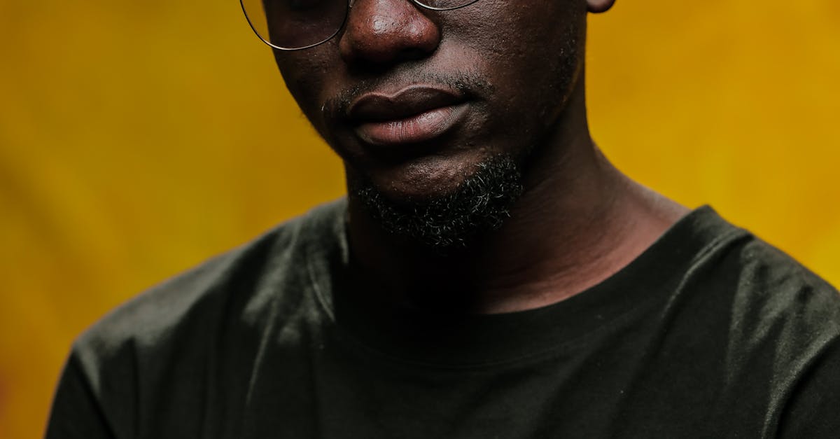 Retrato De Um Homem Pensativo Em Kinshasa Foto Profissional Gratuita Retrato De Um Homem Pensativo Em Kinshasa Foto Profissional Gratuita