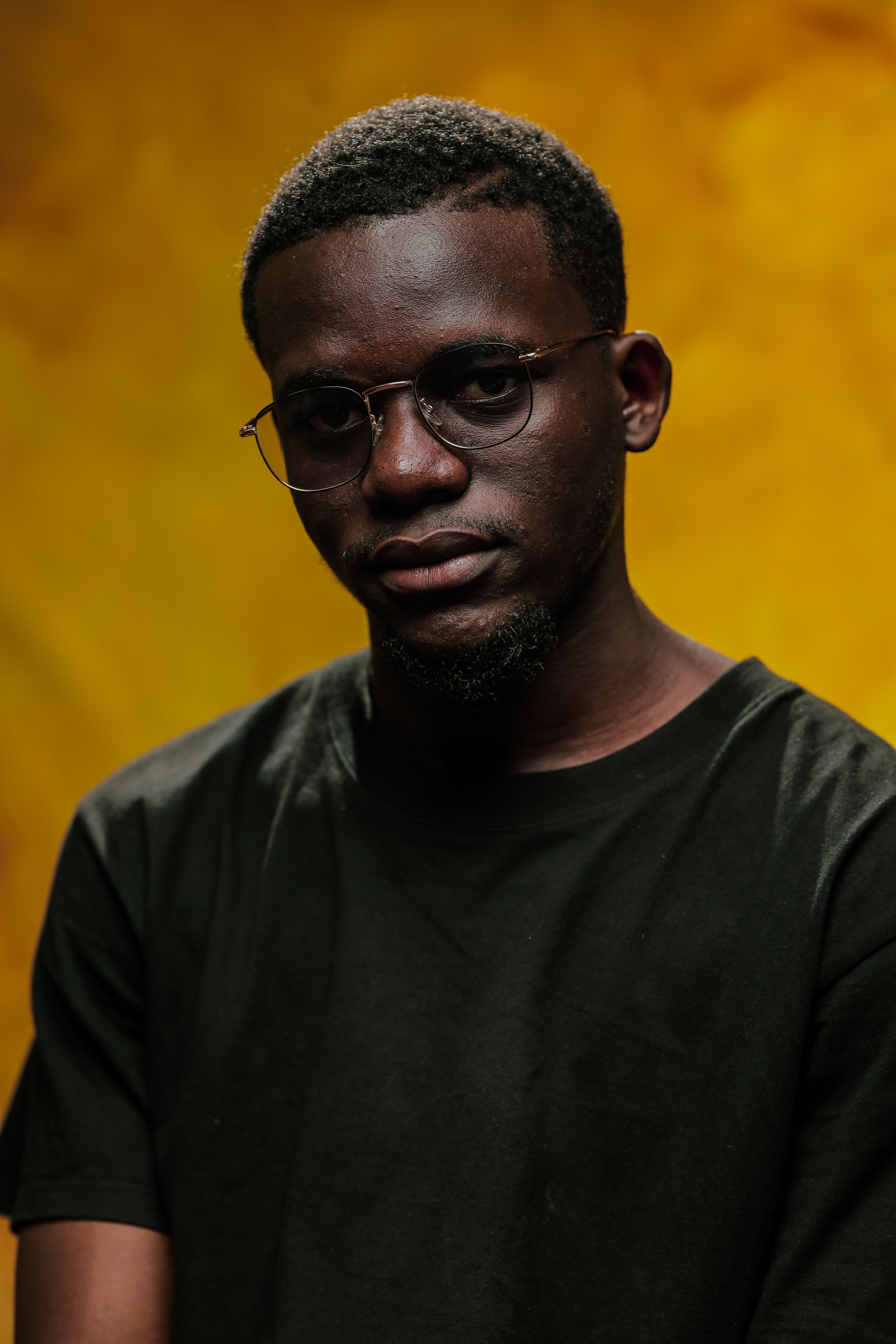 Portrait D'un Homme Réfléchi à Kinshasa · Photo gratuite