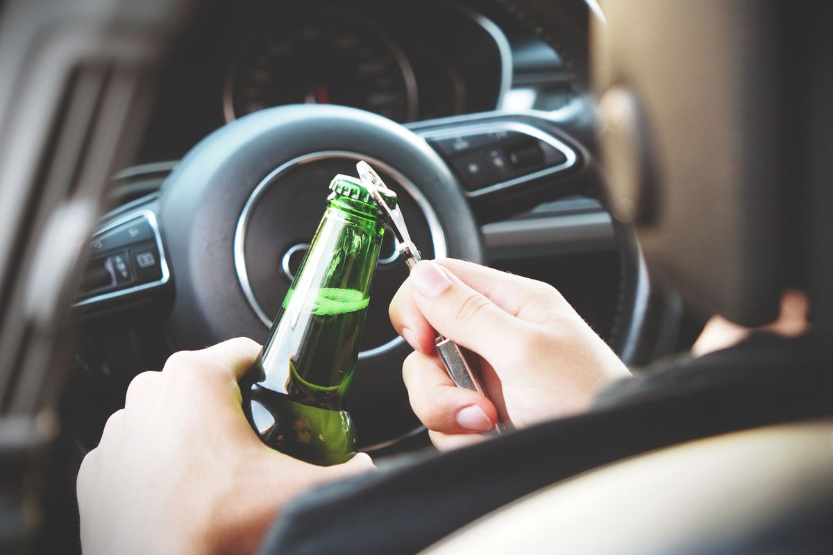 Alcool au volant : taux et sanctions en 2026 - Délit : alcoolémie supérieure ou égale à 0,8 g/L (≥ 0,4 mg/L d’air)