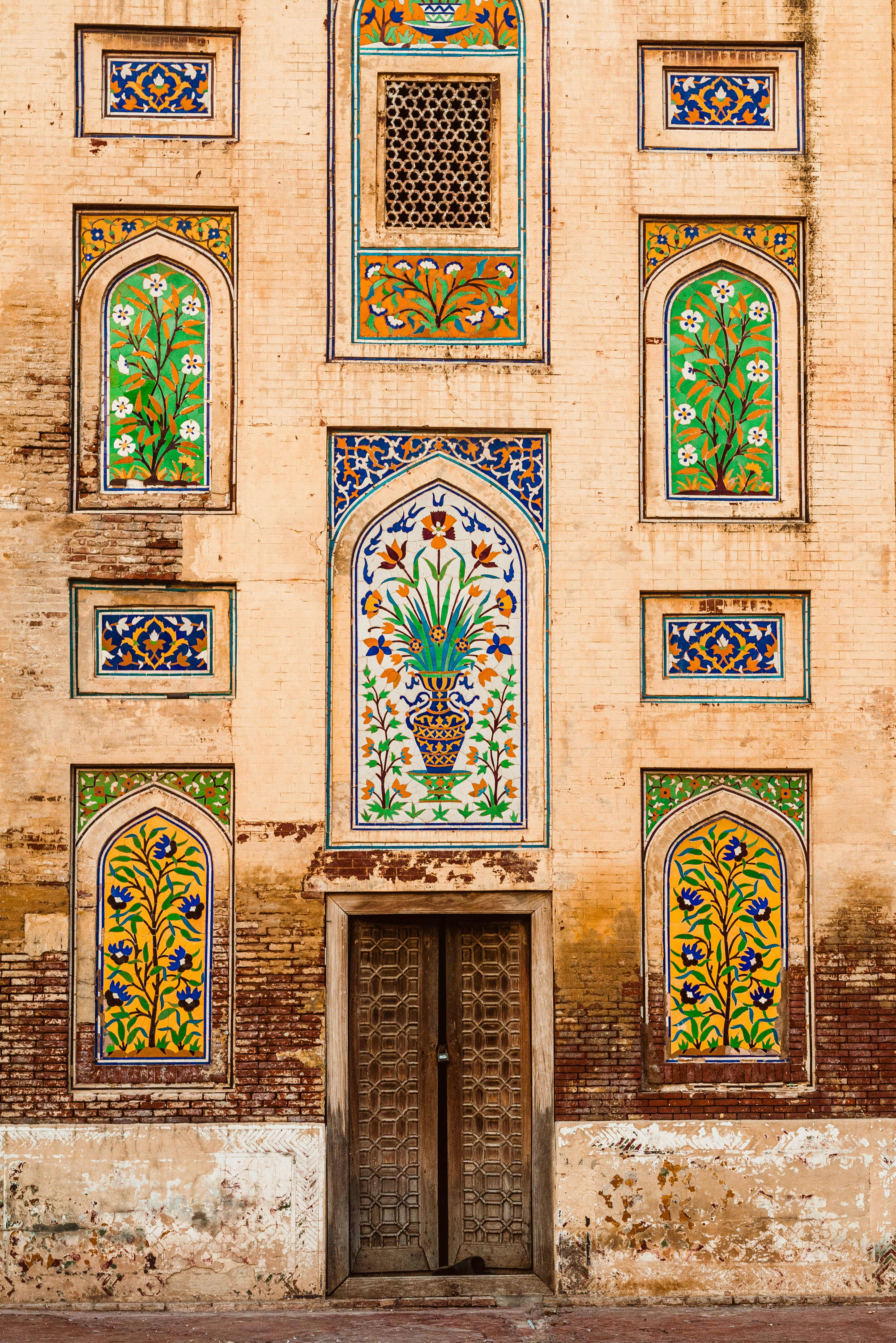 Intricate design of the Taj Mahal's architecture