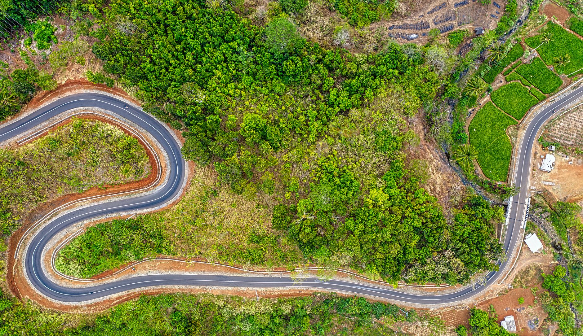Route traversant les régions de l'Ouest et Nord-Ouest Madagascar