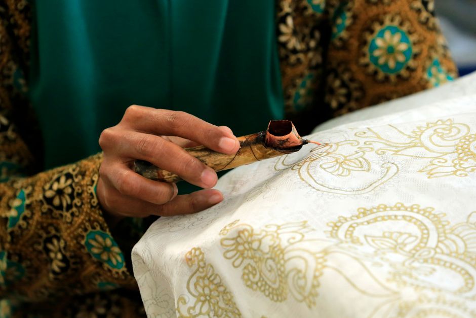 Batik Karangtinggi Melangkah Global: Kolaborasi Artis Muda Membawa Motif Lokal ke Panggung Internasional