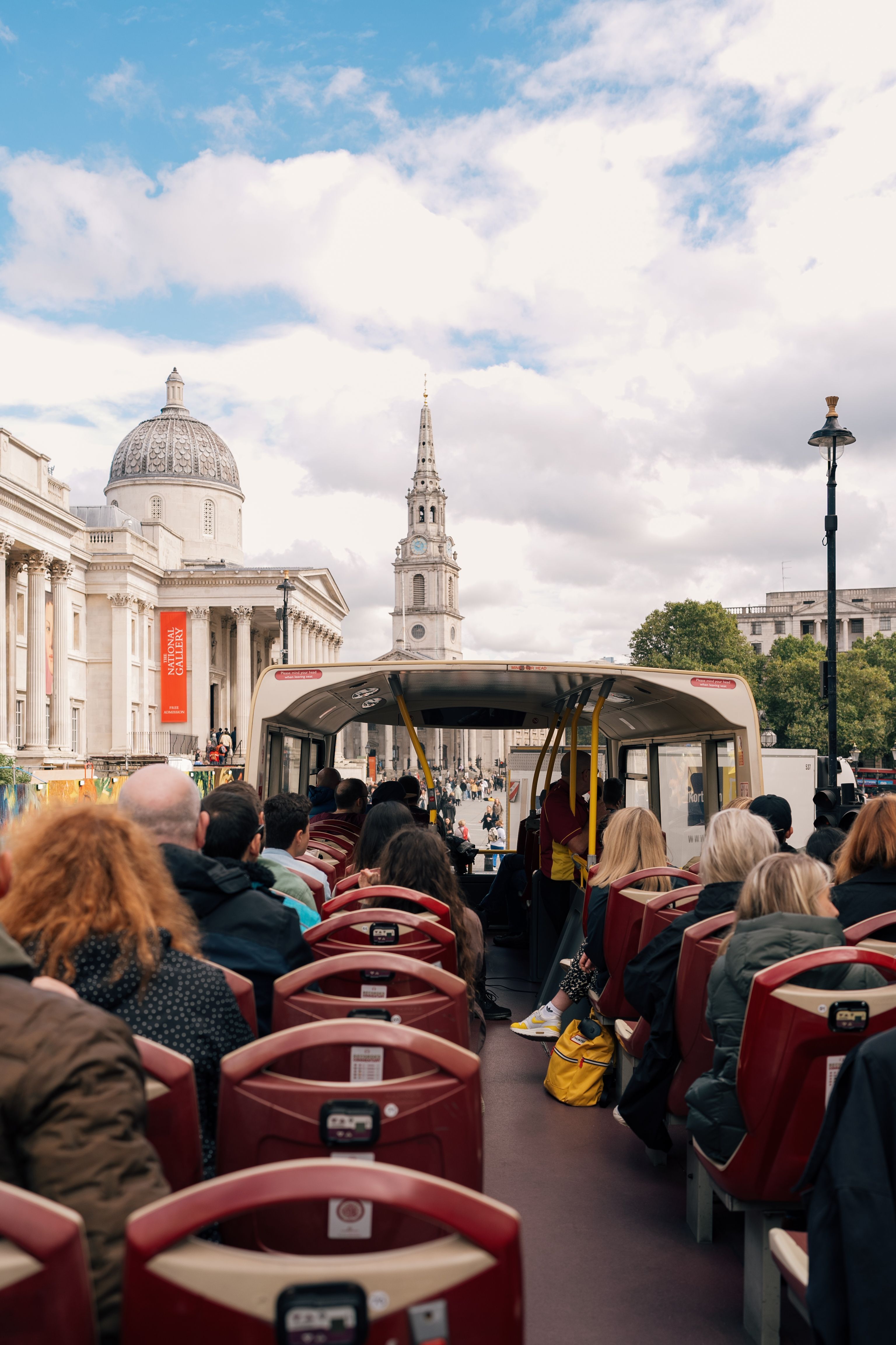 Buckingham Palace forecourt and the Victoria Memorial, a key stop on the open-top bus tour London route
