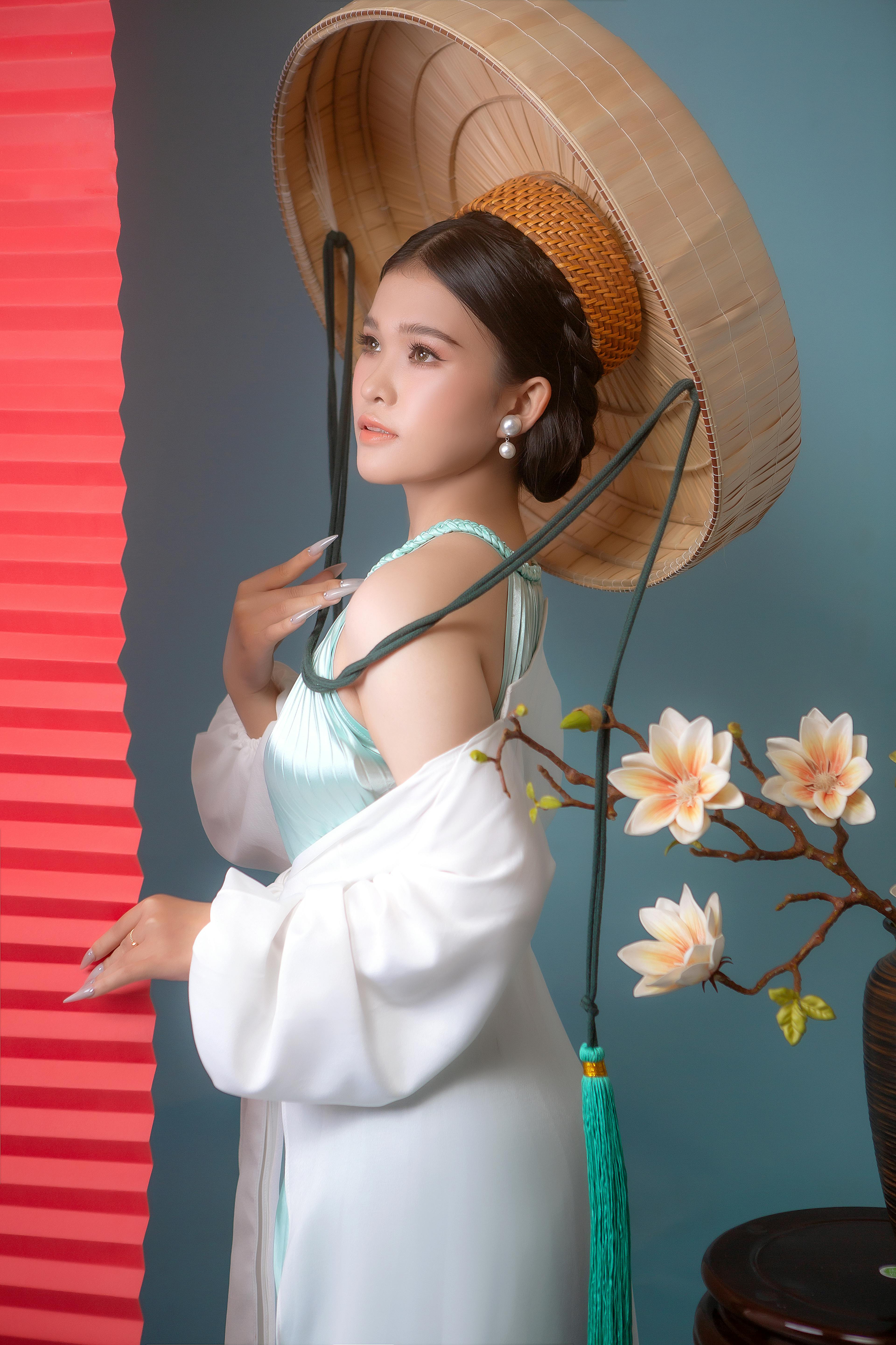 elegant vietnamese bridal portrait with non la