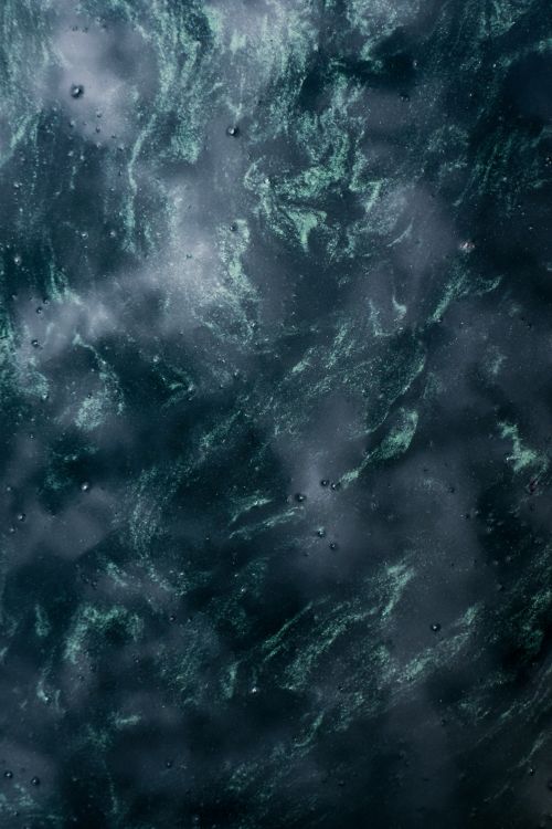 Abstract Dark Water Surface with Light Patterns · Free Stock Photo