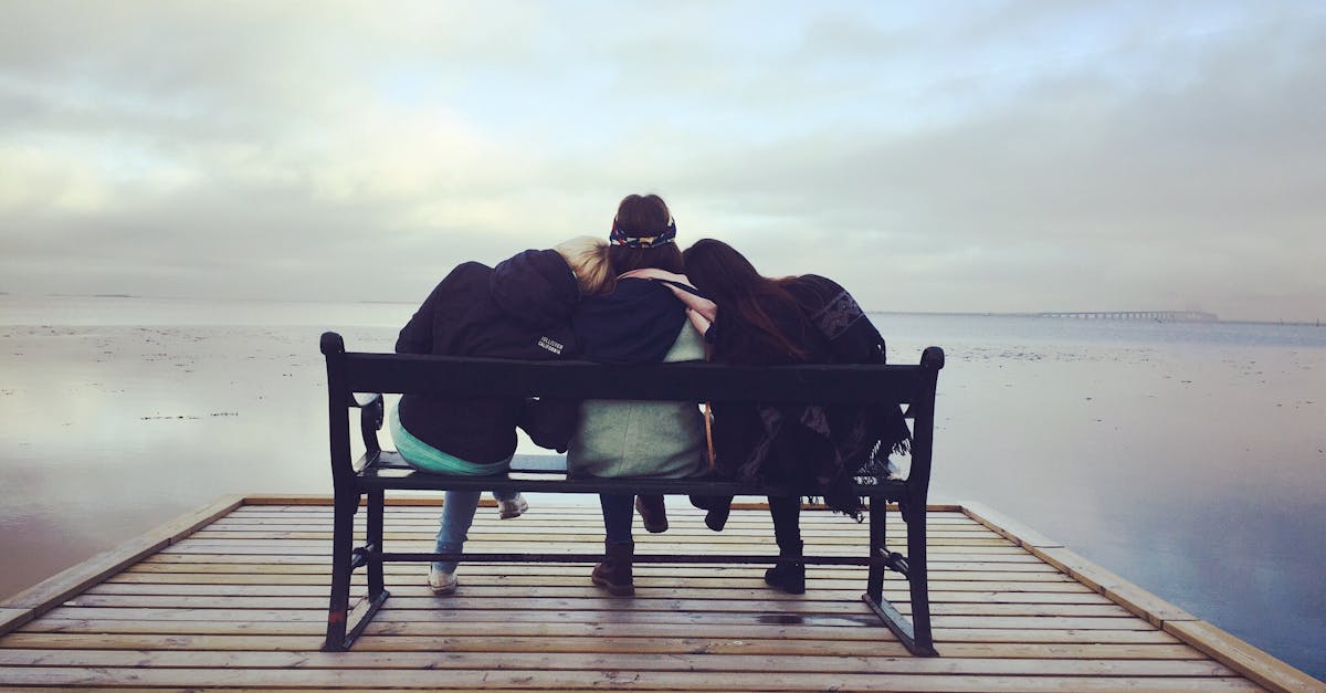 Three Person Sitting on Bench · Free Stock Photo Three Person Sitting on Bench · Free Stock Photo - 1200 x 627 jpeg 63kB