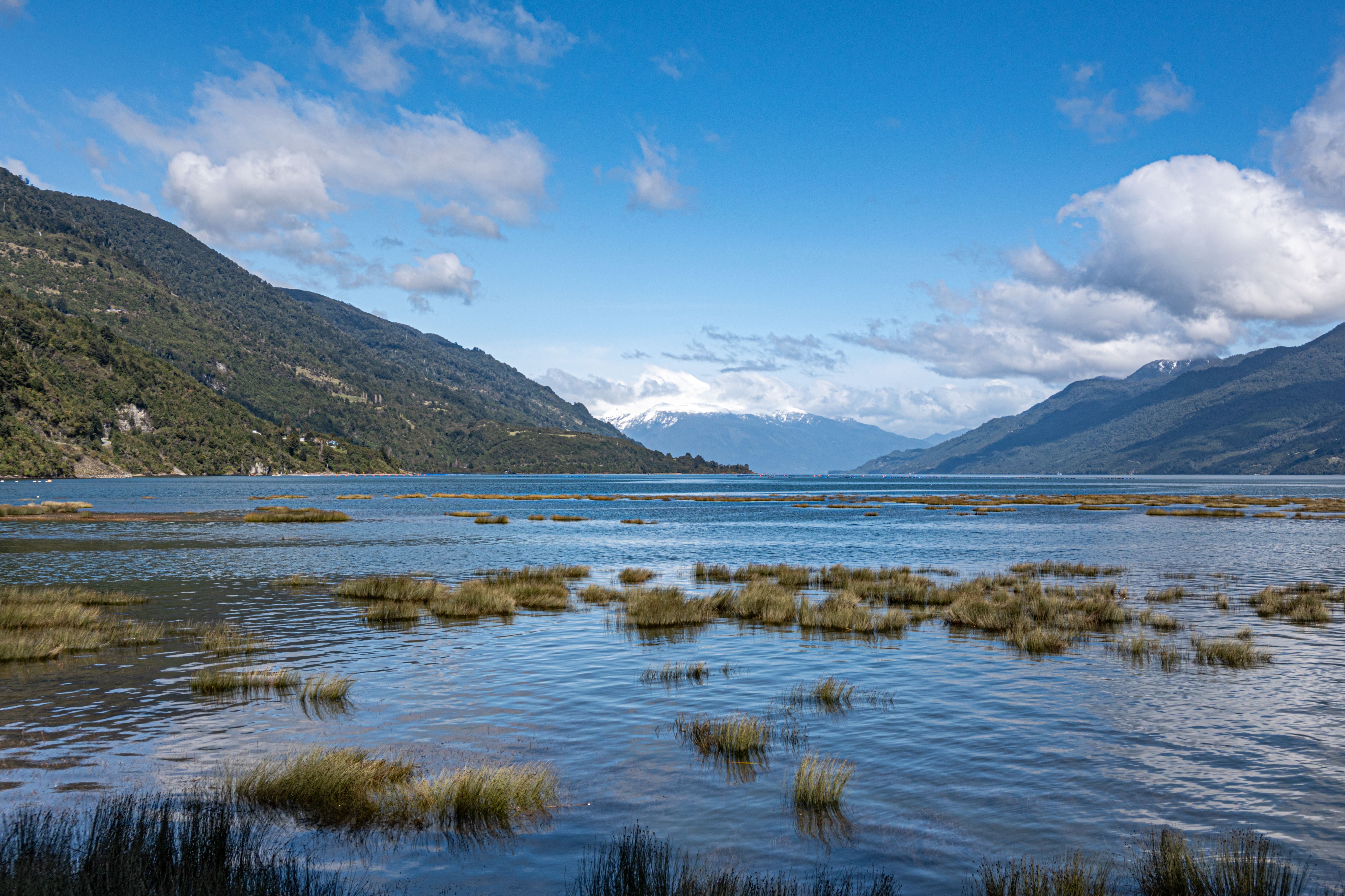 Scenic Mountain Lake with Clear Blue Skies · Free Stock Photo