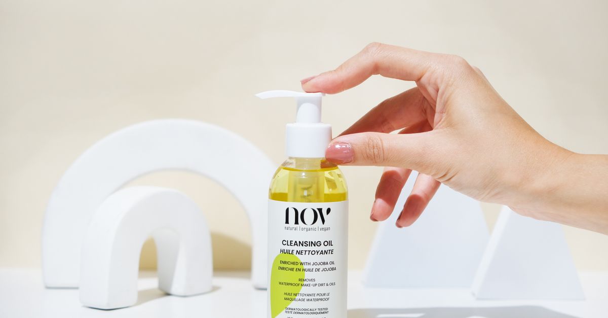 Why Your Oil Cleansing Is Causing Breakouts (And The Non-Obvious Mistakes Everyone Makes)