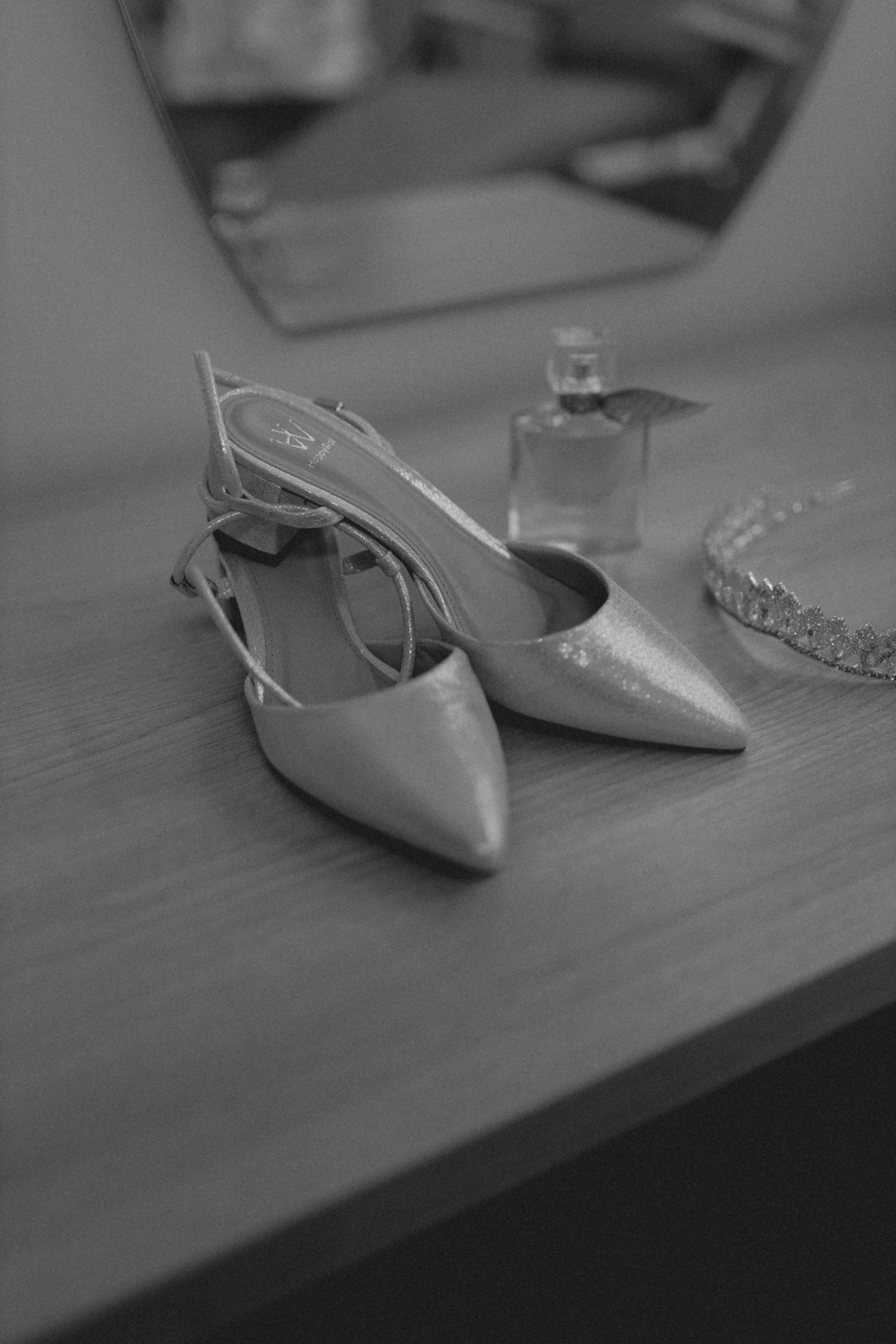 무료 거울 반사, 결혼 준비, 결혼식 신발의 무료 스톡 사진