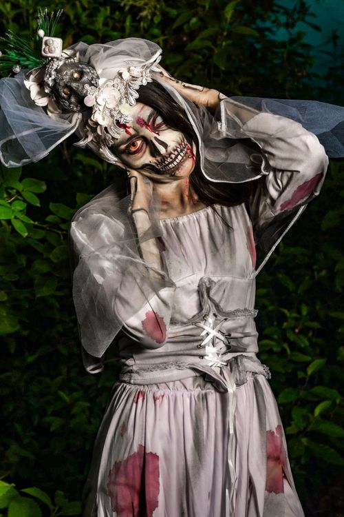 Free Creative horror-themed costume with intricate skull makeup and veiled headdress outdoors. Stock Photo