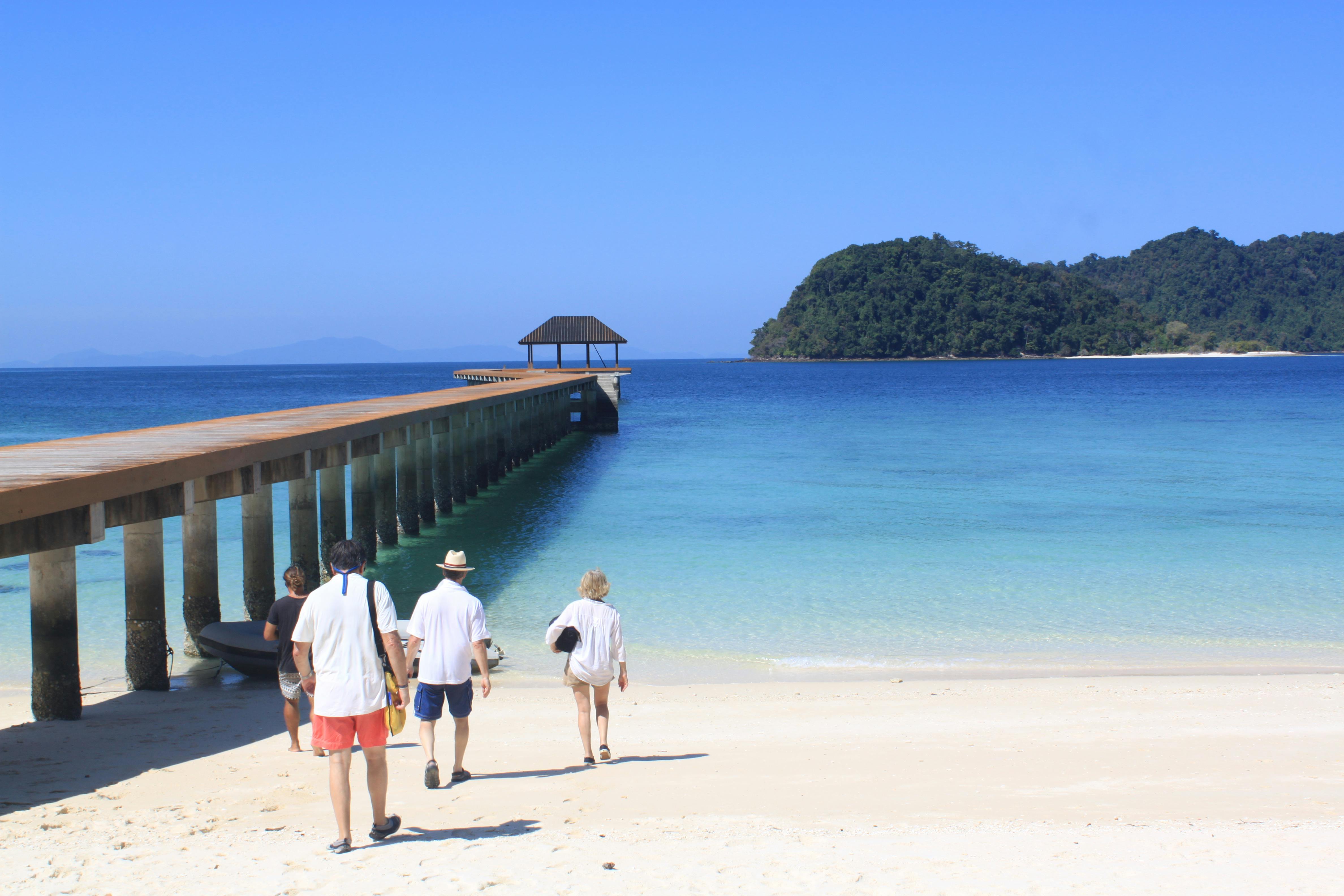 Tourism group decries credit card bill — Photo by Nay Nyo on Pexels