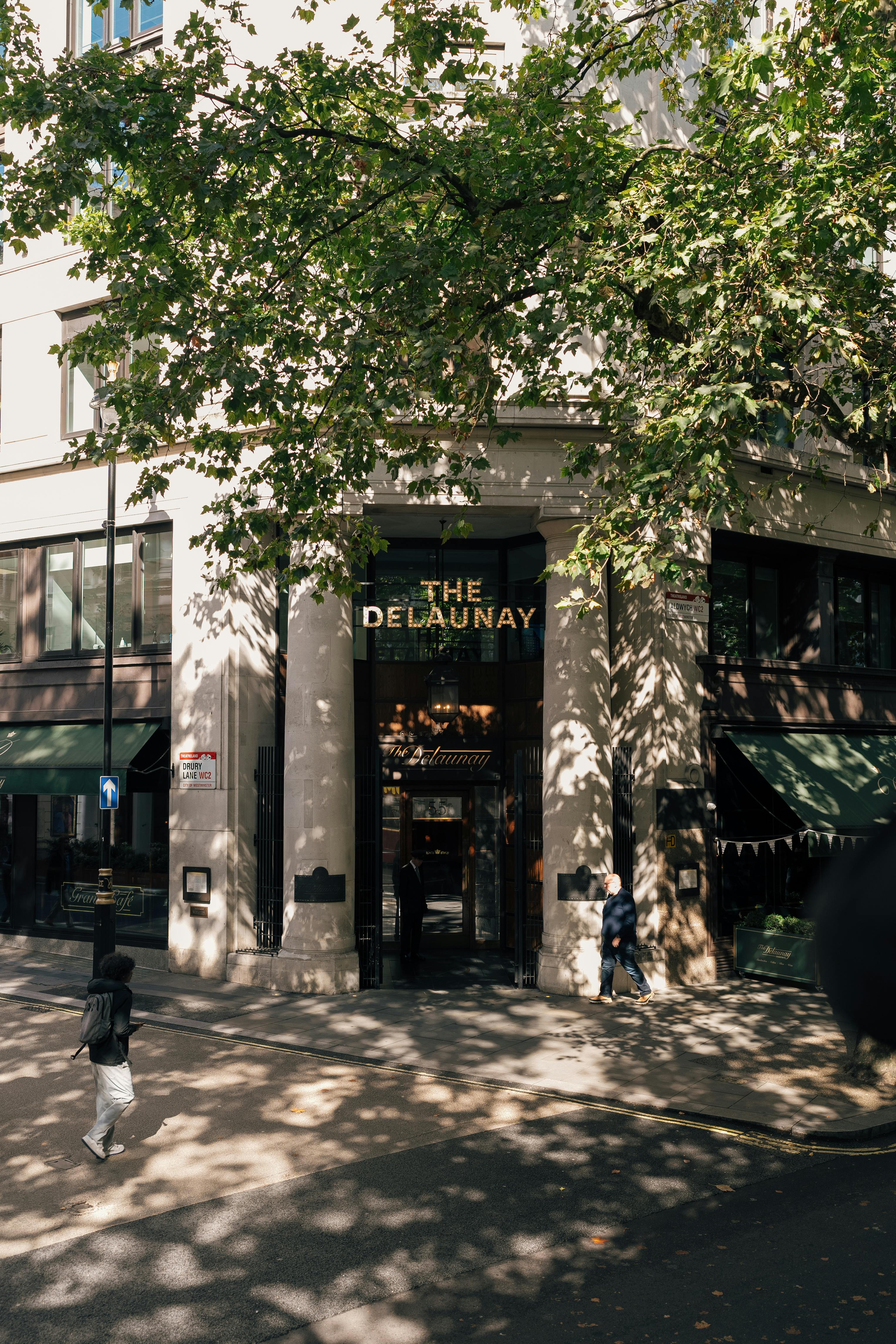 Darina inaugurează un restaurant nou într-o zonă foarte aglomerată