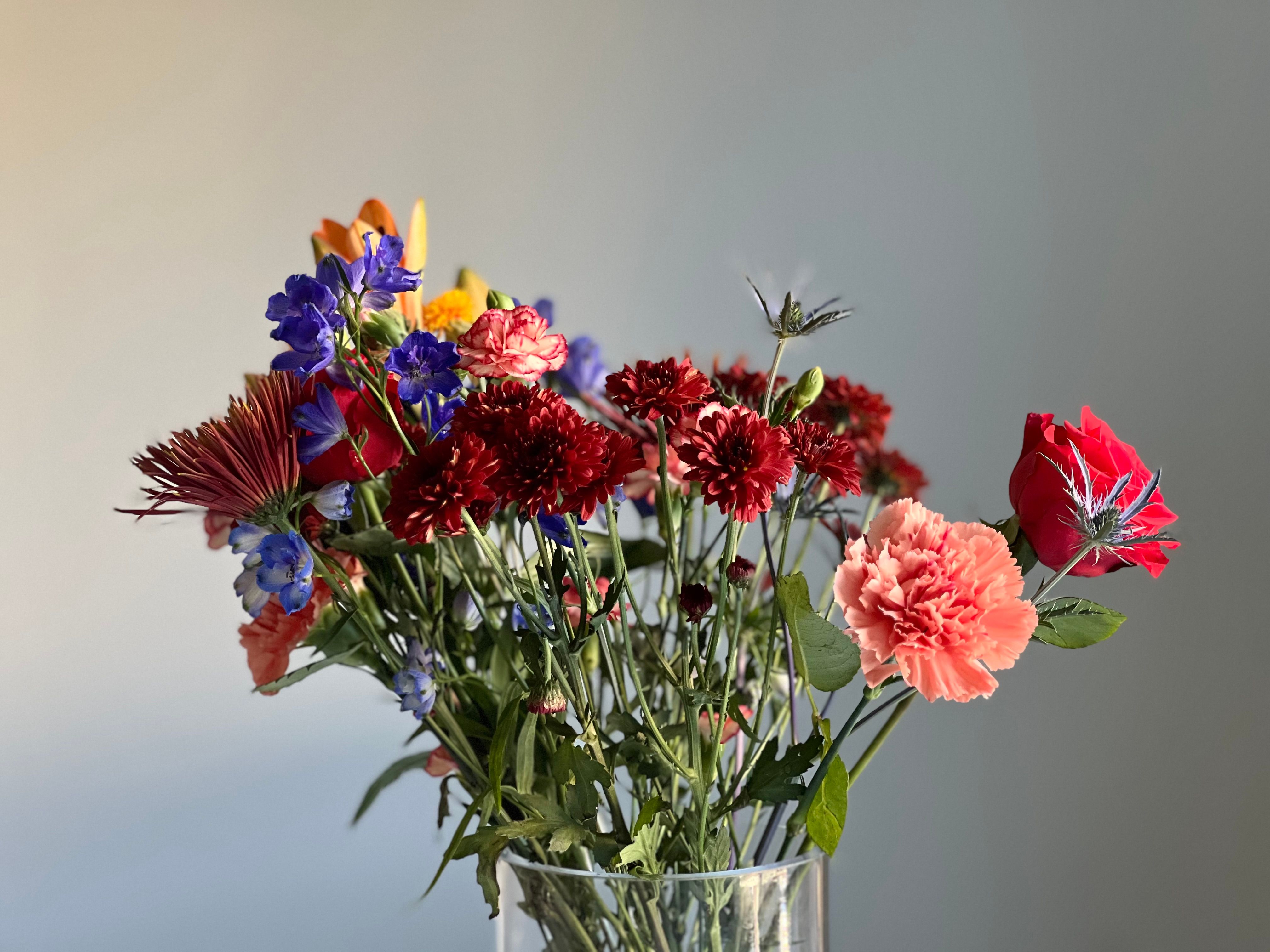Wöchentliche Blumenlieferung frischer Arrangements