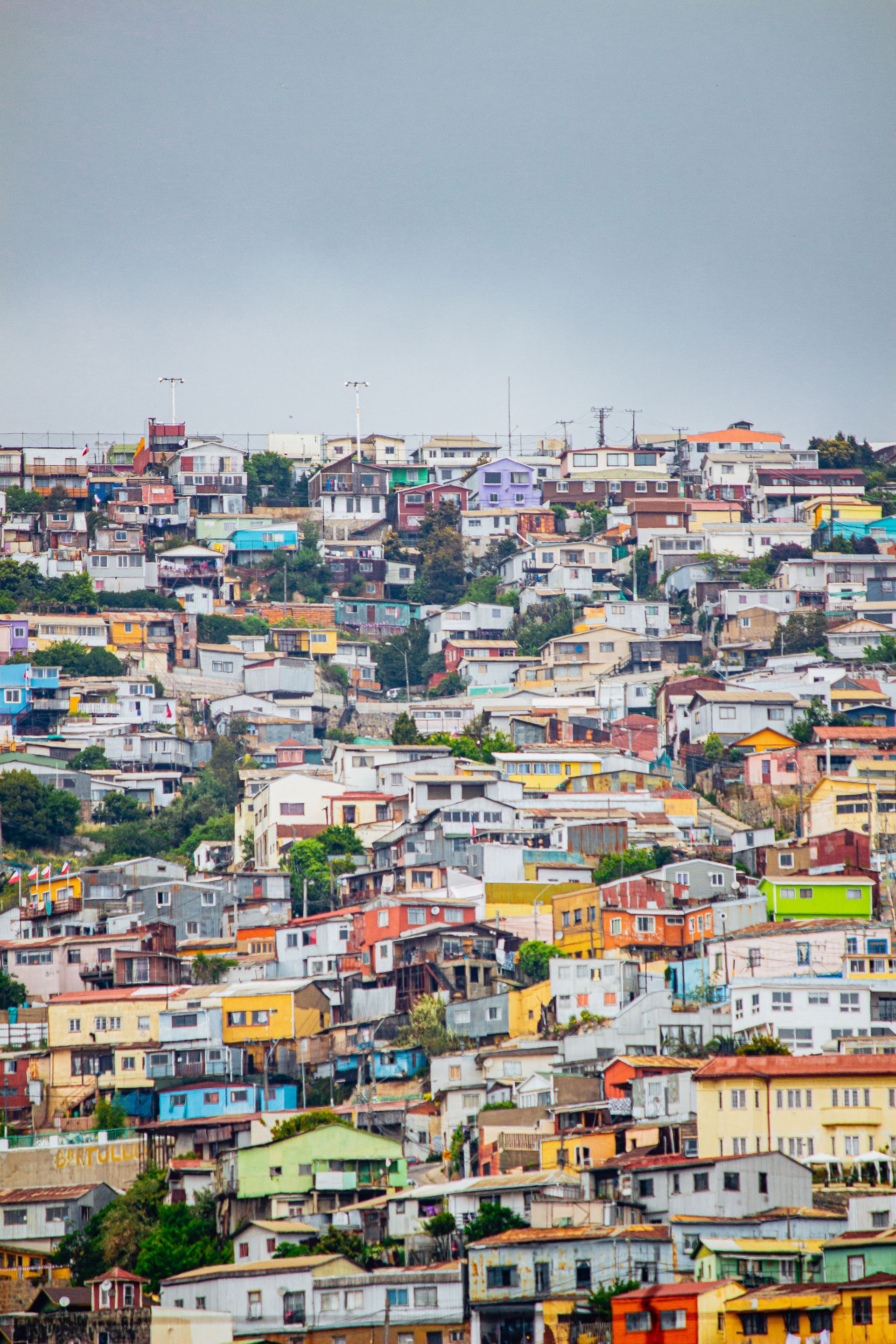 Colorful hillside houses in Valparaíso Chile — direct geographic and subject match for inf
