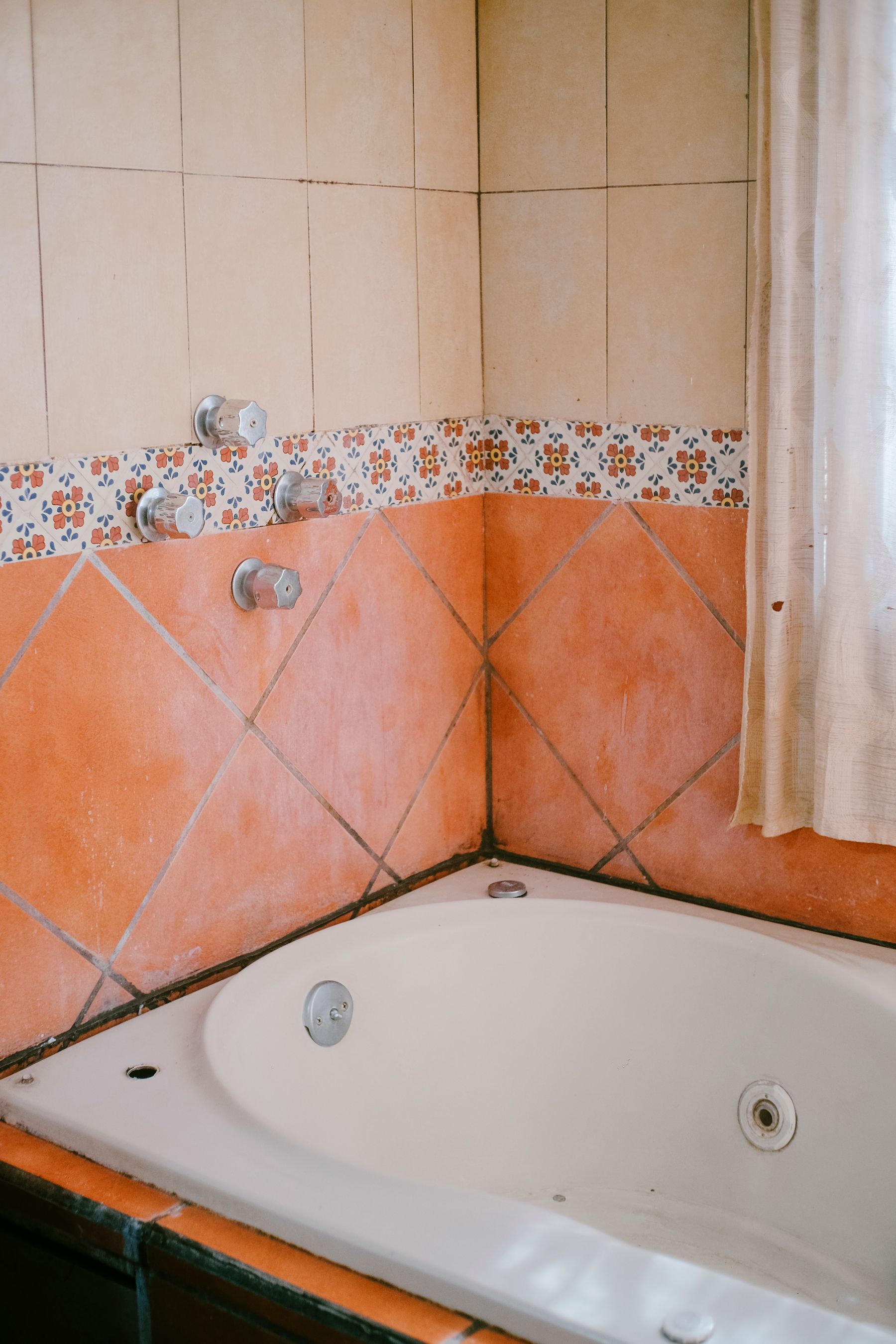 Retro bathroom with warm patterned tile and simple surrounding finishes