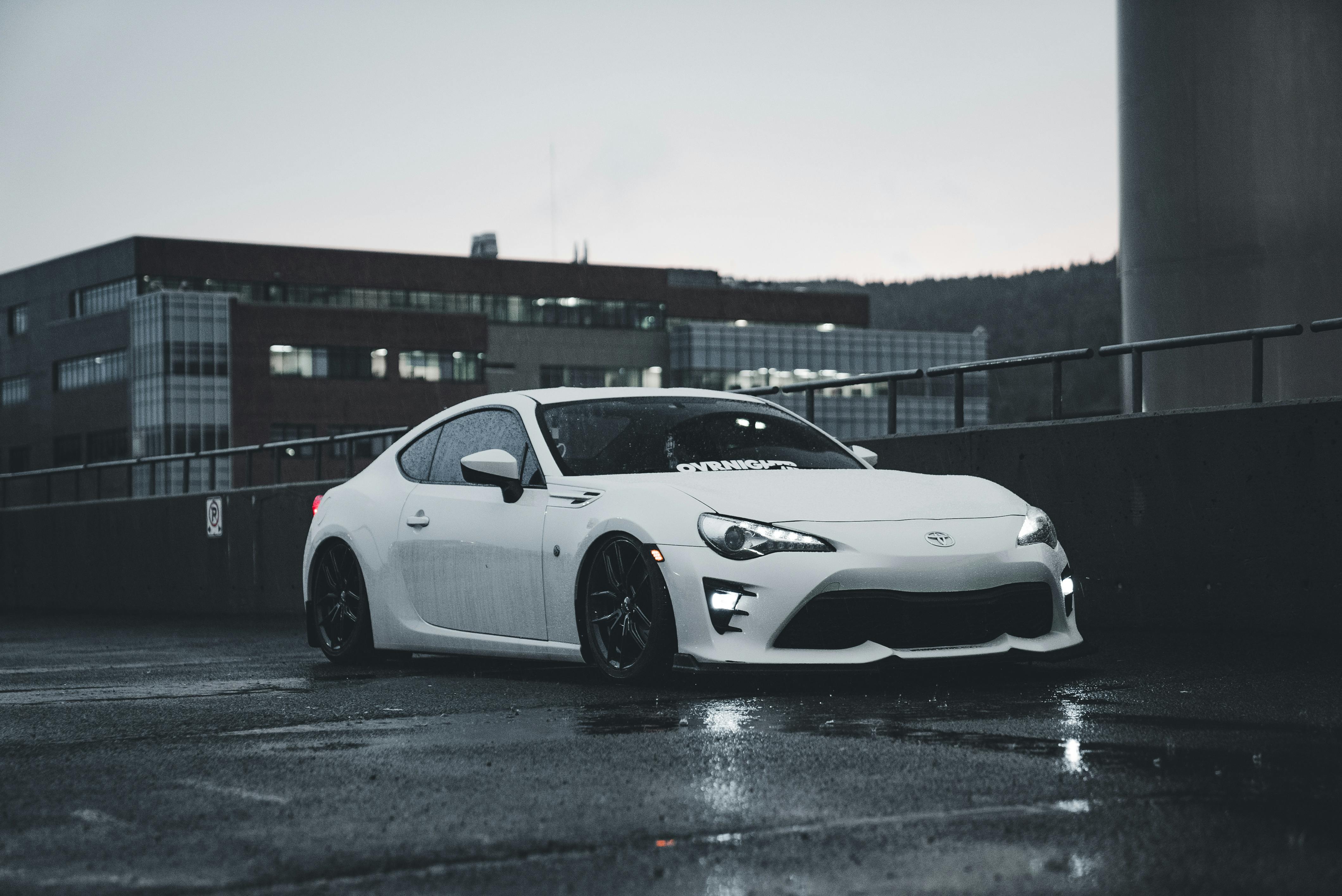 fitment architecture automotive data integration — Photo by Erik Mclean on Pexels