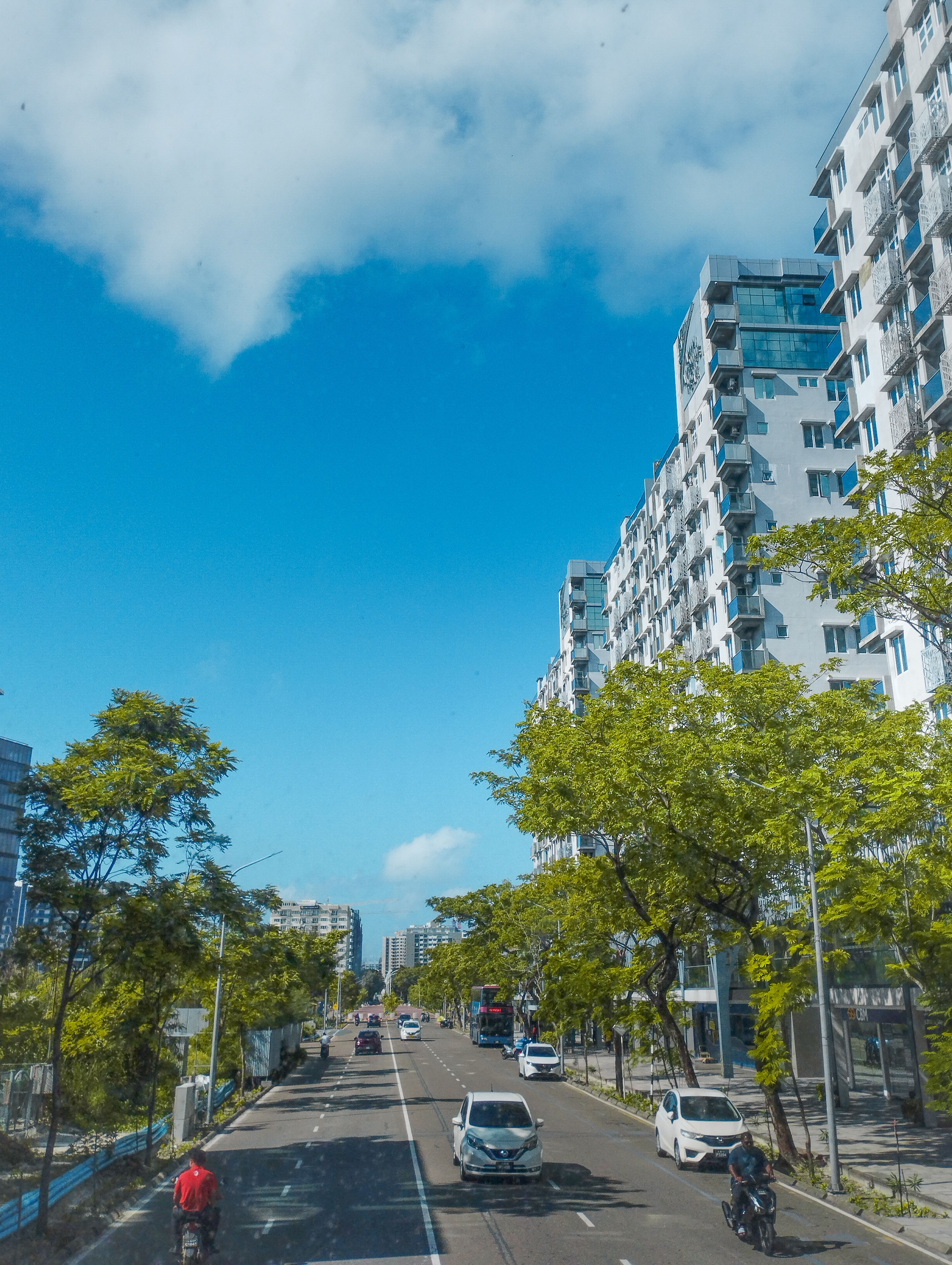 Urban Street Scene with Modern Buildings · Free Stock Photo