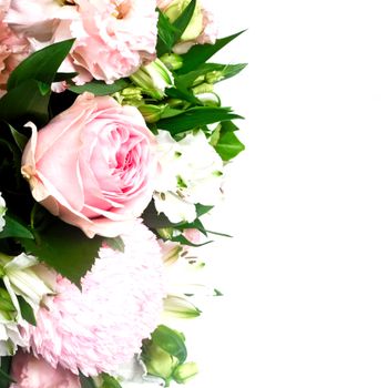 Garden-style bridal bouquet with roses - Photo by Studio Naae