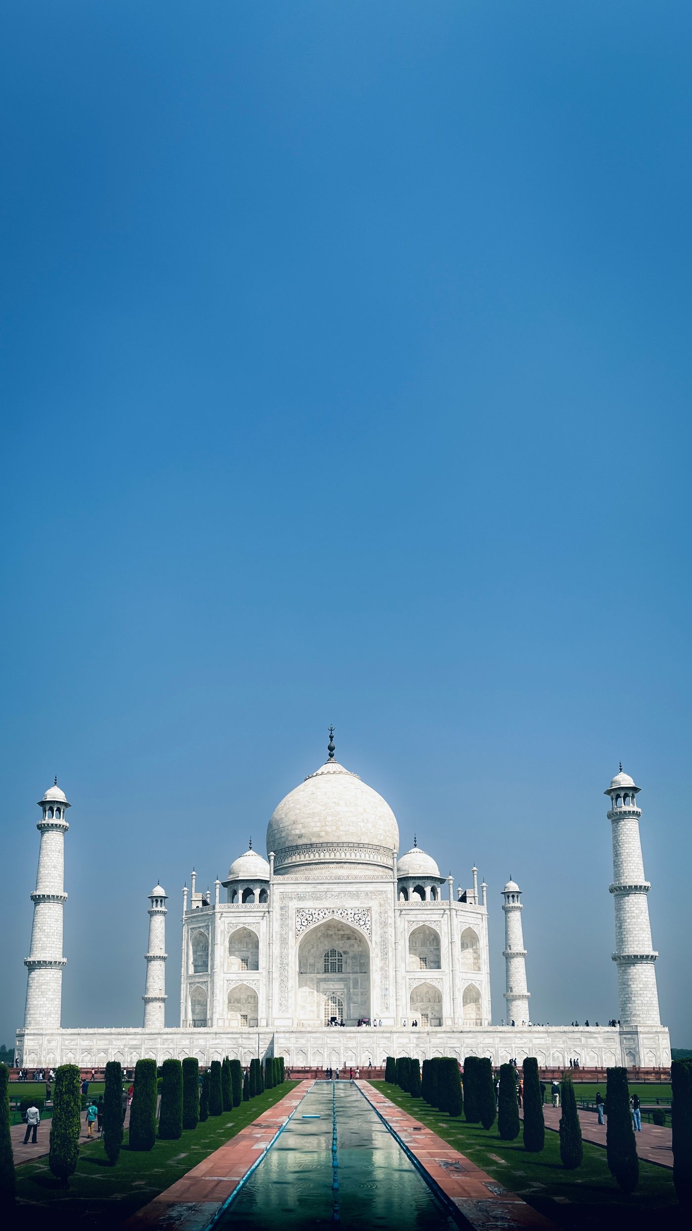 Frontal view of the Taj Mahal in Agra, India, on a clear day
