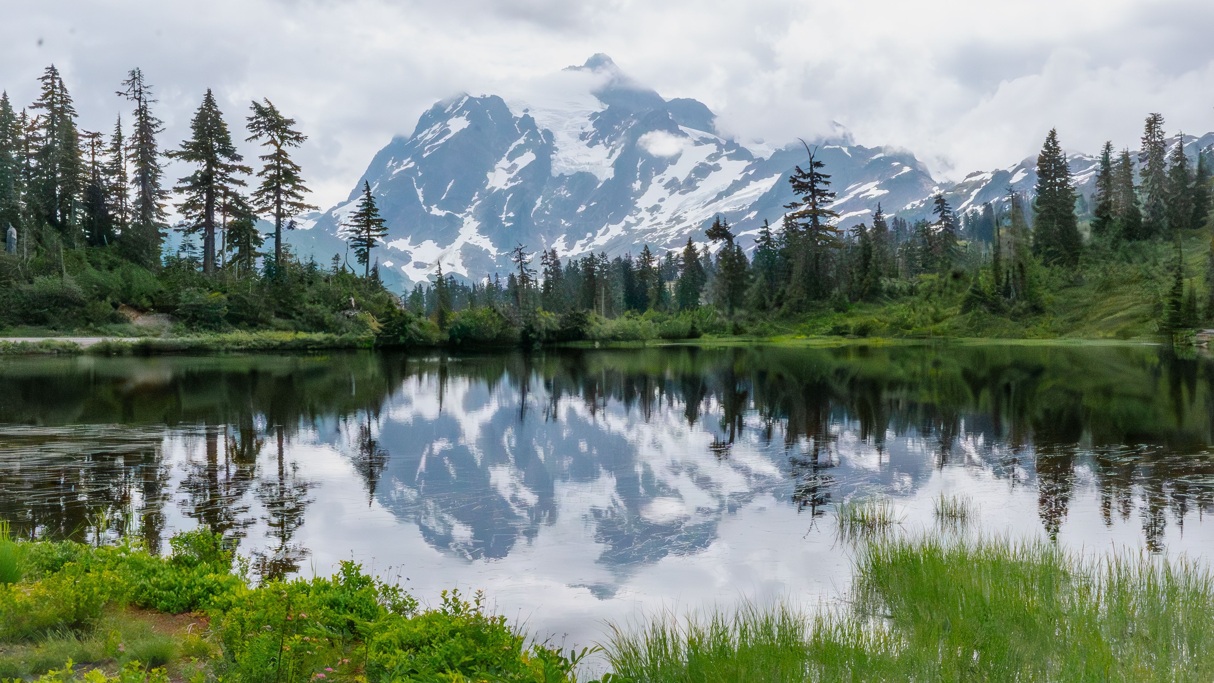 Majestic Mountain Reflection in Alpine Lake · Free Stock Photo